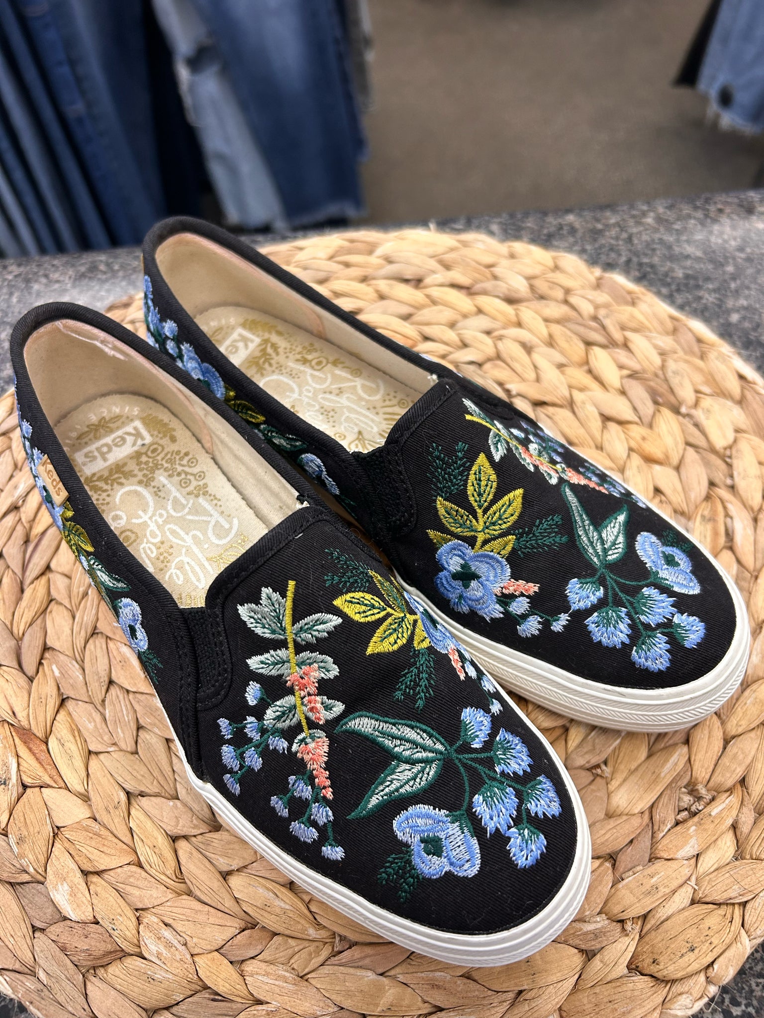 Pre-owned KEDS Black Blue Floral Size 6.5 Designer Shoe