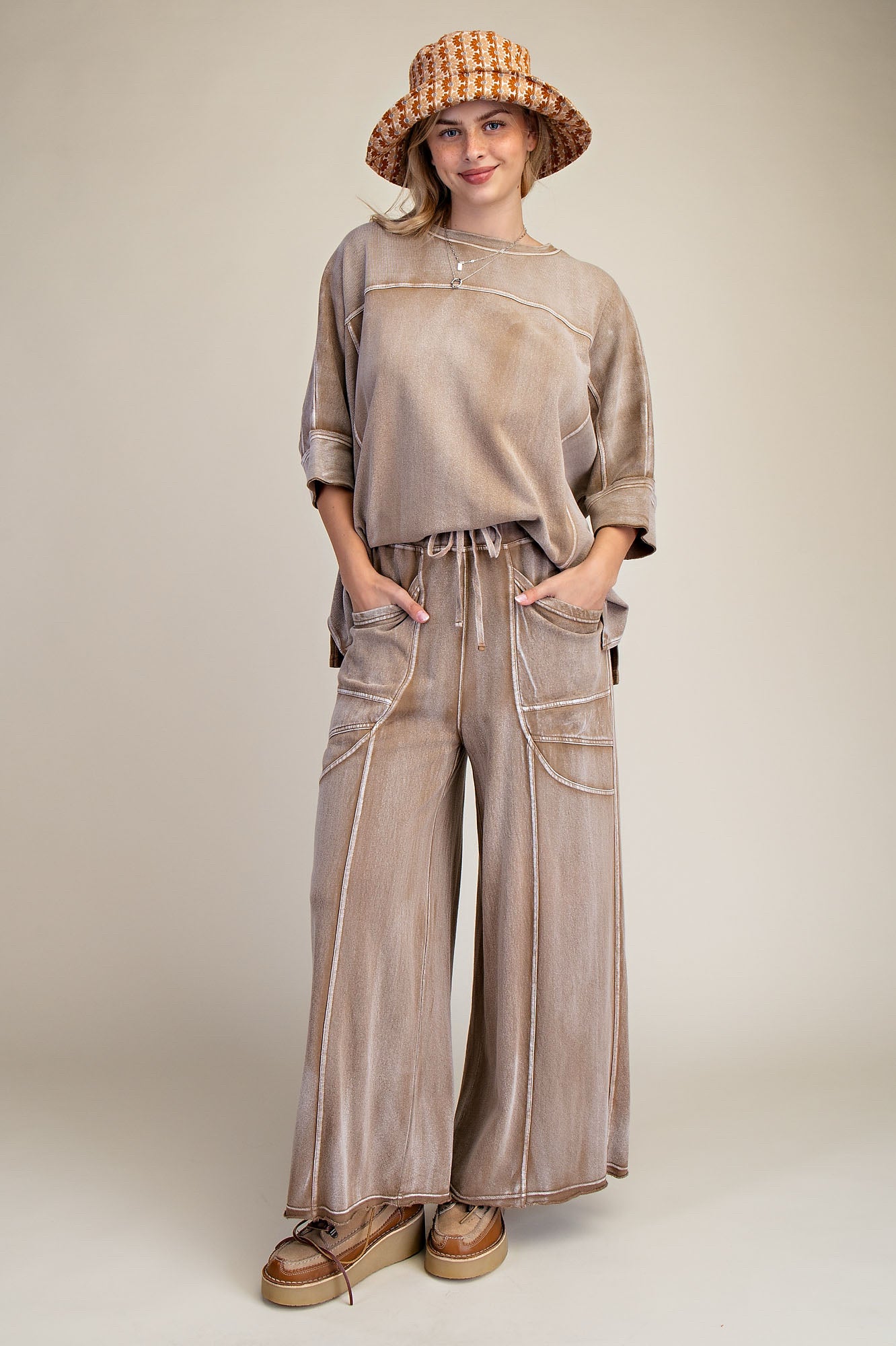 New EASEL Tan blend Size Small Pants