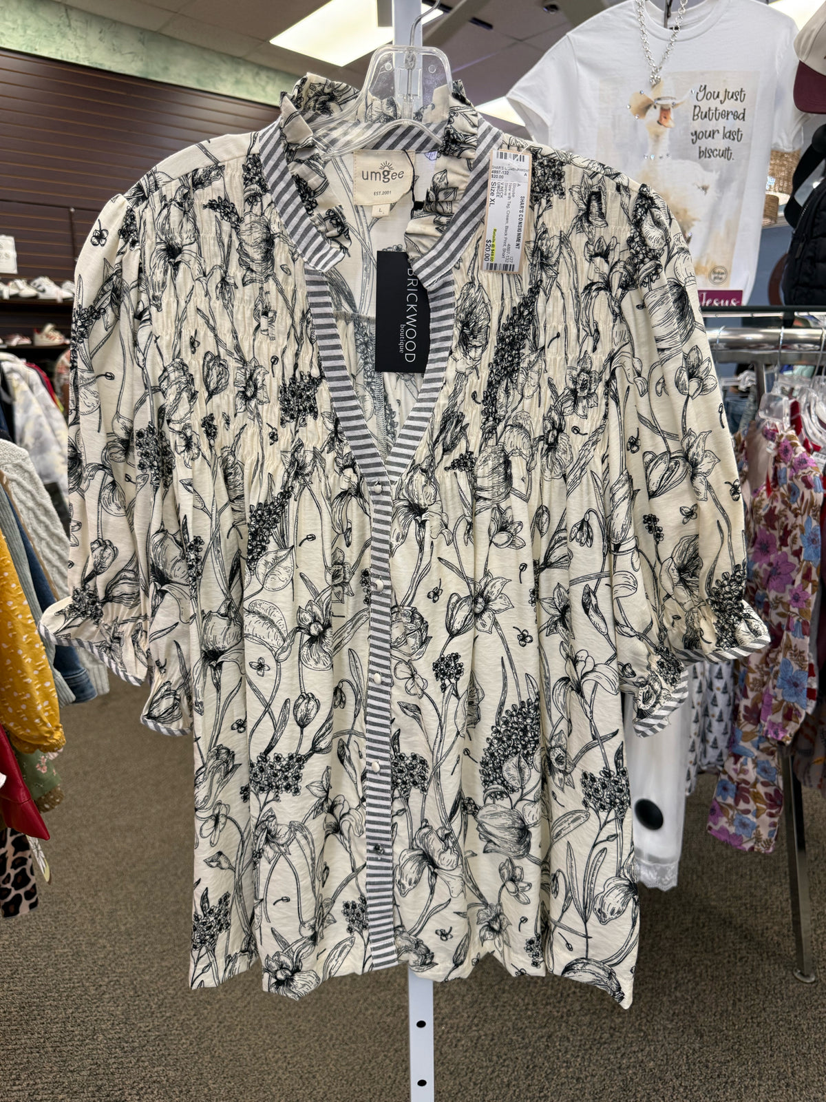 New with Tag UMGEE Cream Black Print Size: XL Short Sleeve Blouse