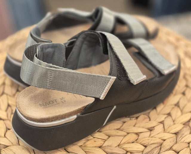 Pre-owned NAOT Silver Black Size 7 Designer Sandal