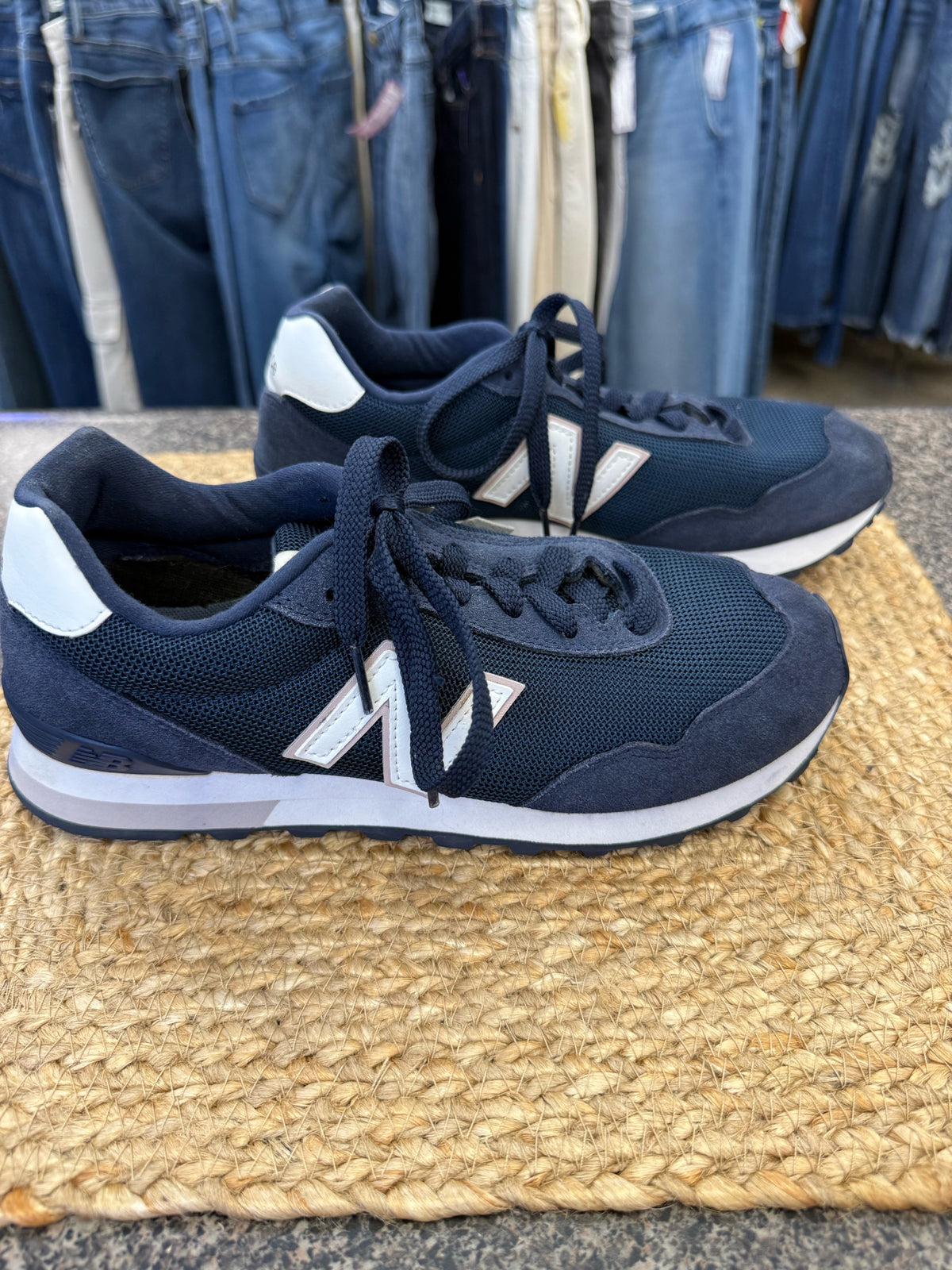 Pre-owned NEW BALANCE Navy White Trim Size 8.5 Sneaker