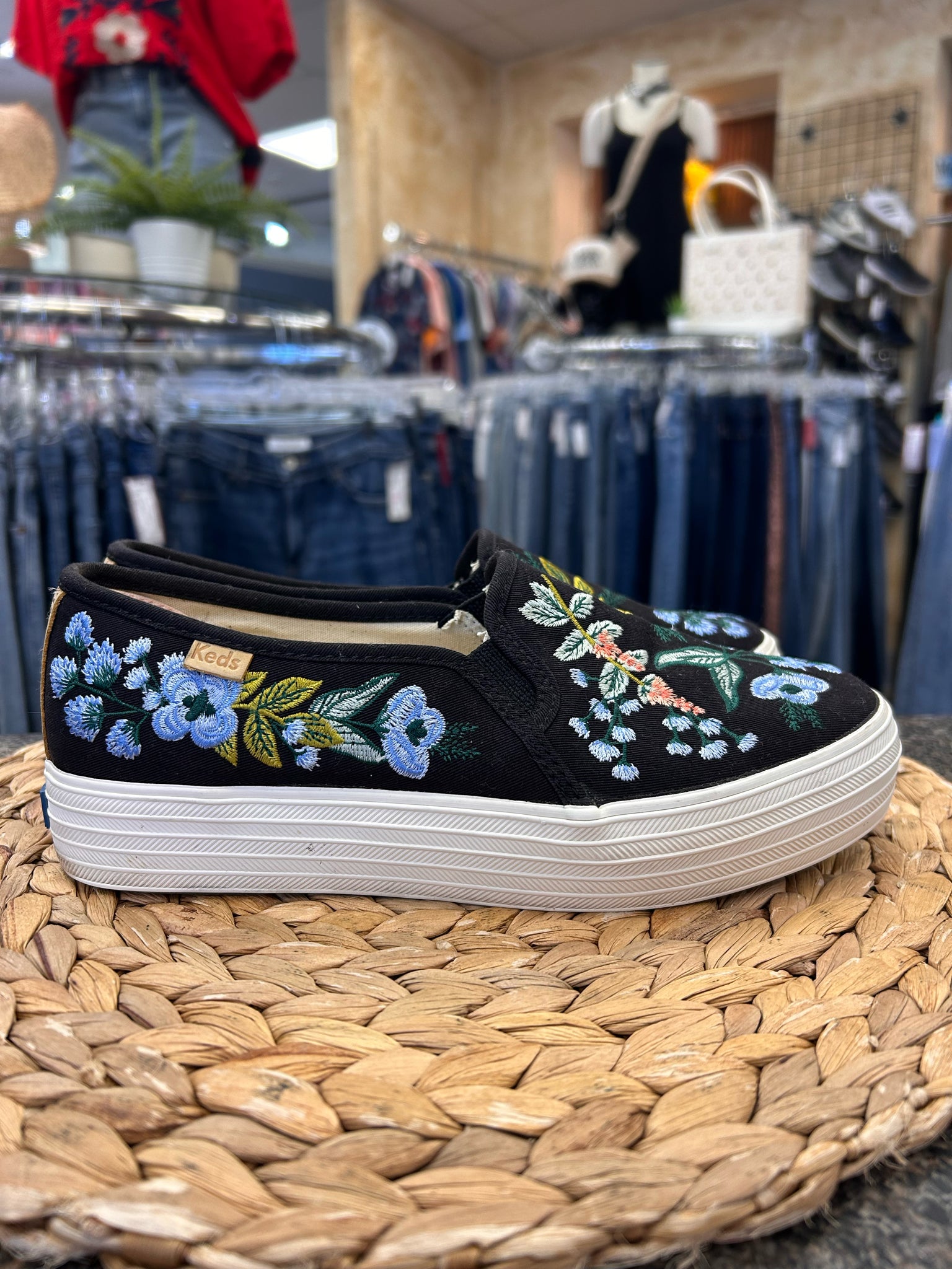 Pre-owned KEDS Black Blue Floral Size 6.5 Designer Shoe