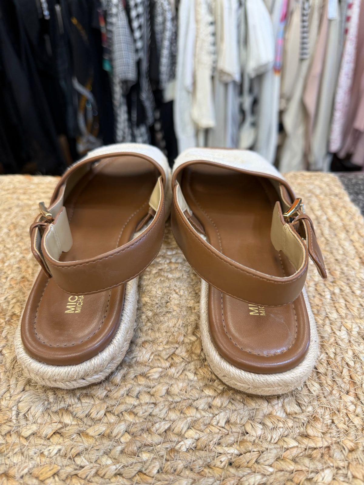 Pre-owned MICHAEL KORS Tan Brown Trim Size 8 Designer Sandal