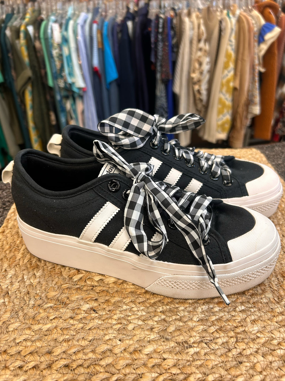 Pre-owned ADIDAS Black White Trim Size 8 Sneaker