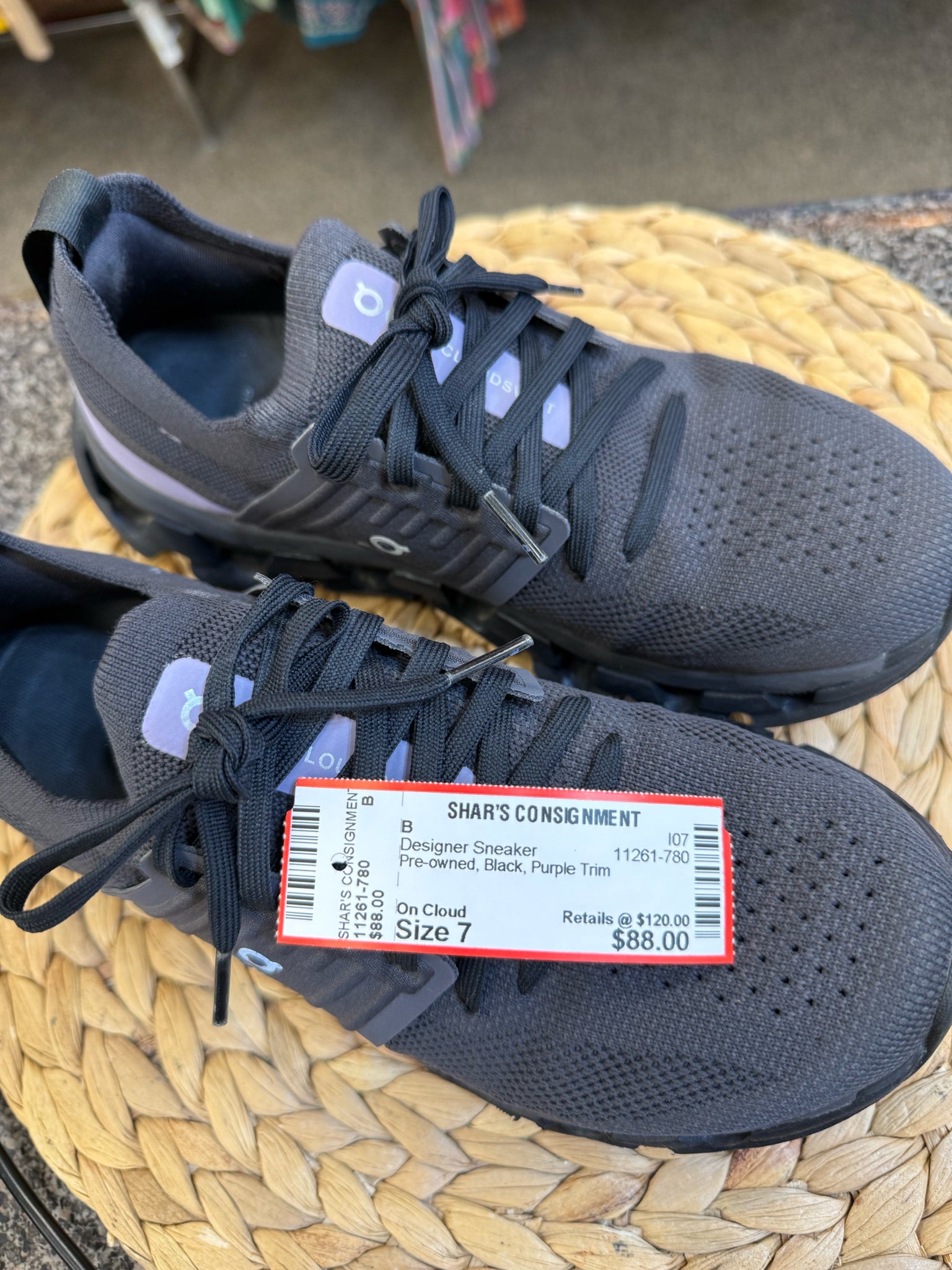 Pre-owned On Cloud Black Purple Trim Size 7 Designer Sneaker