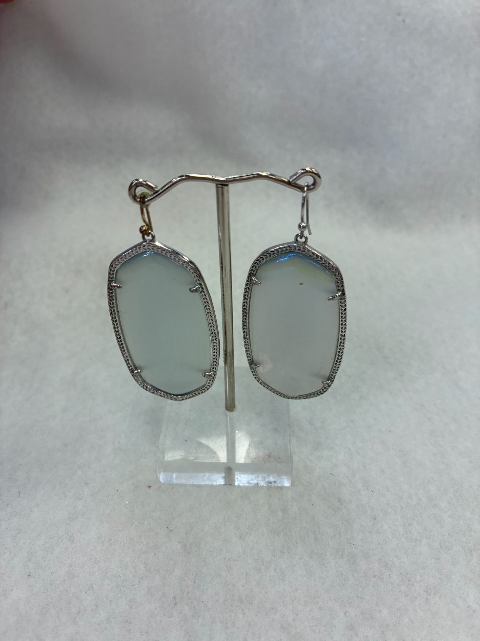 Pre-owned KENDRA SCOTT Iridescent Silver Designer Earring