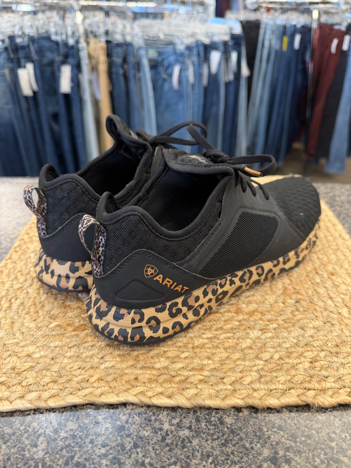 Pre-owned ARIAT Black Animal Trim Size 10 Sneaker