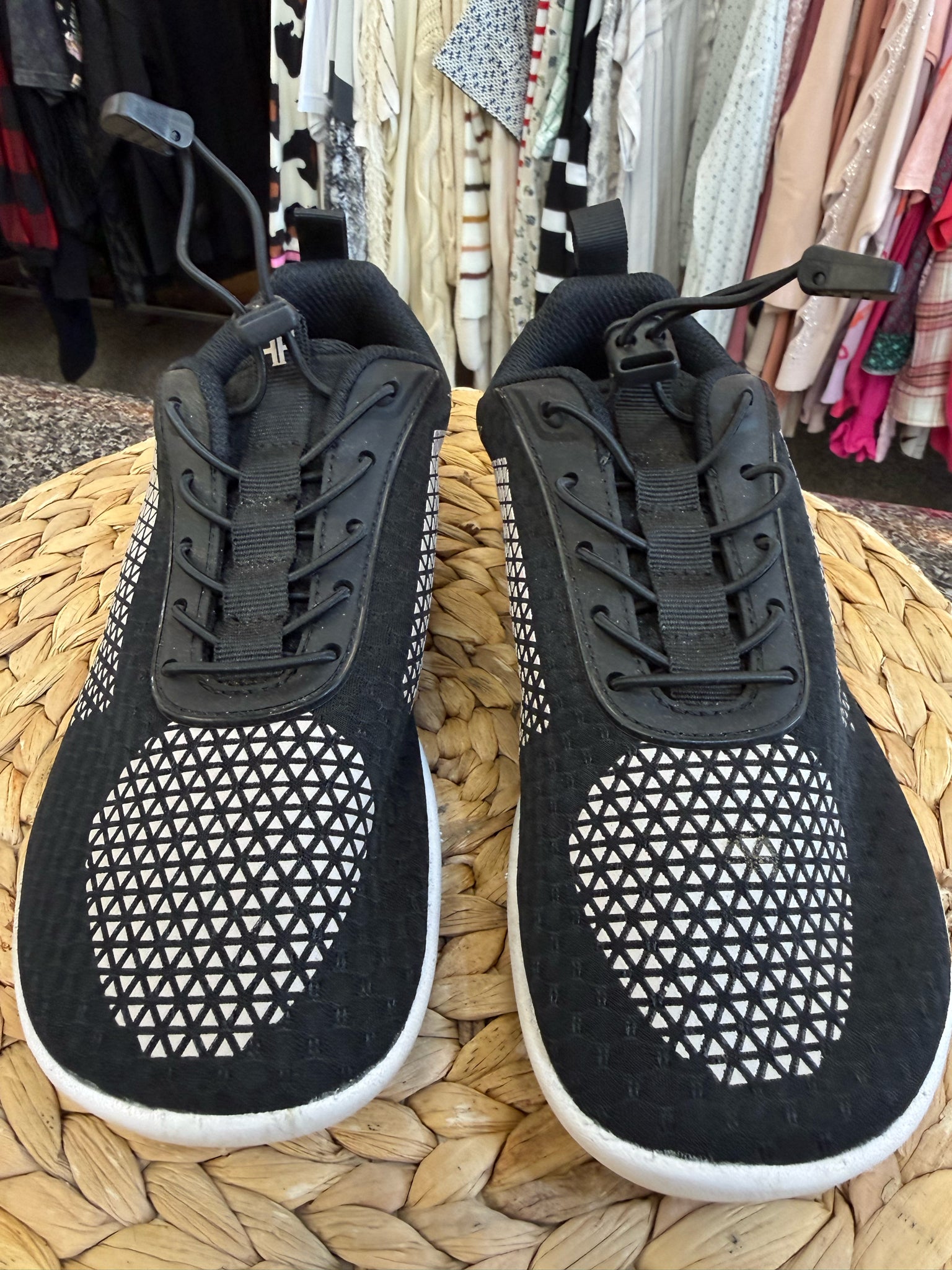 Pre-owned HIKE Black White Print Size 7 Sneaker