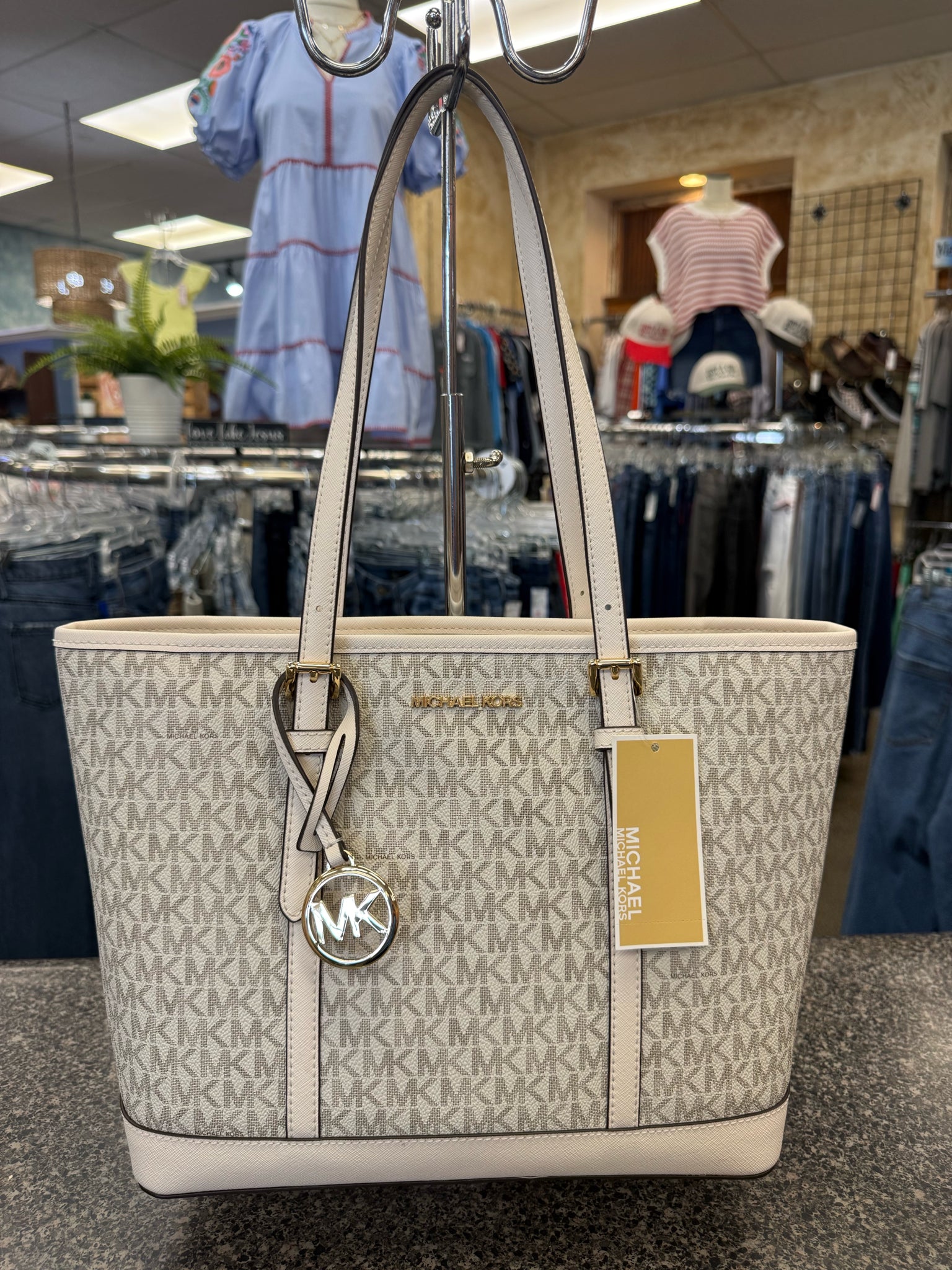 New with Tag MICHAEL KORS Cream Signature Cream Shoulder Designer Purse