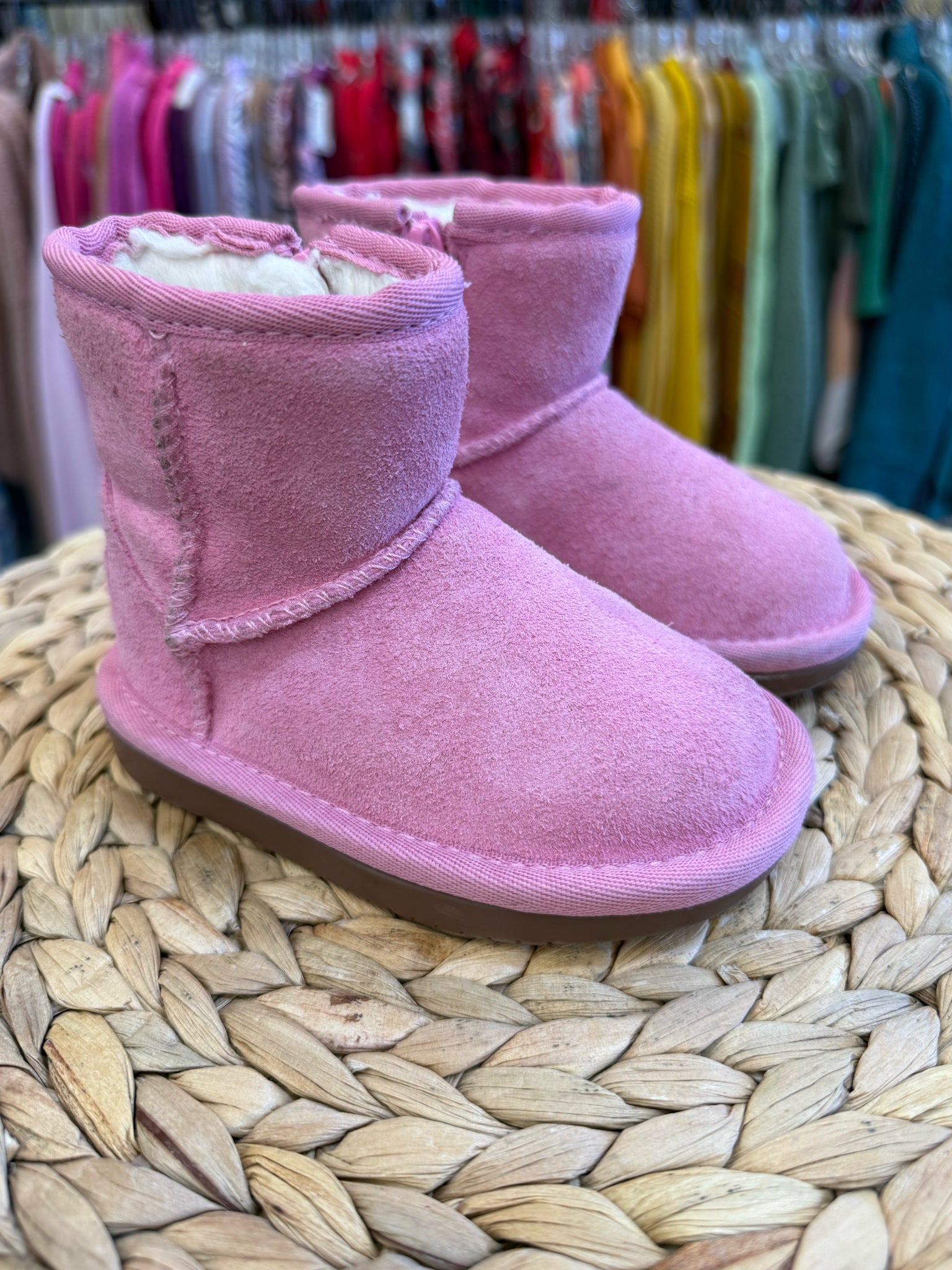 New Without Tag UGG Hot pink Shoe Size 5 Girls Boot
