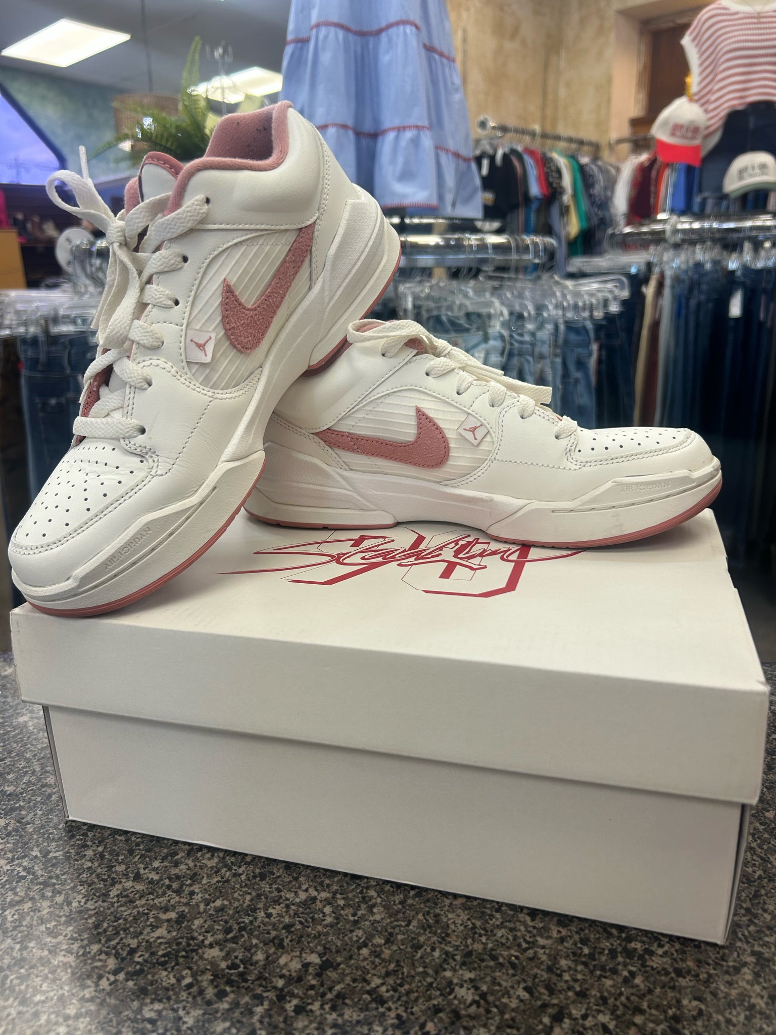 Pre-owned AIR JORDAN White Pink Size 8 Designer Sneaker