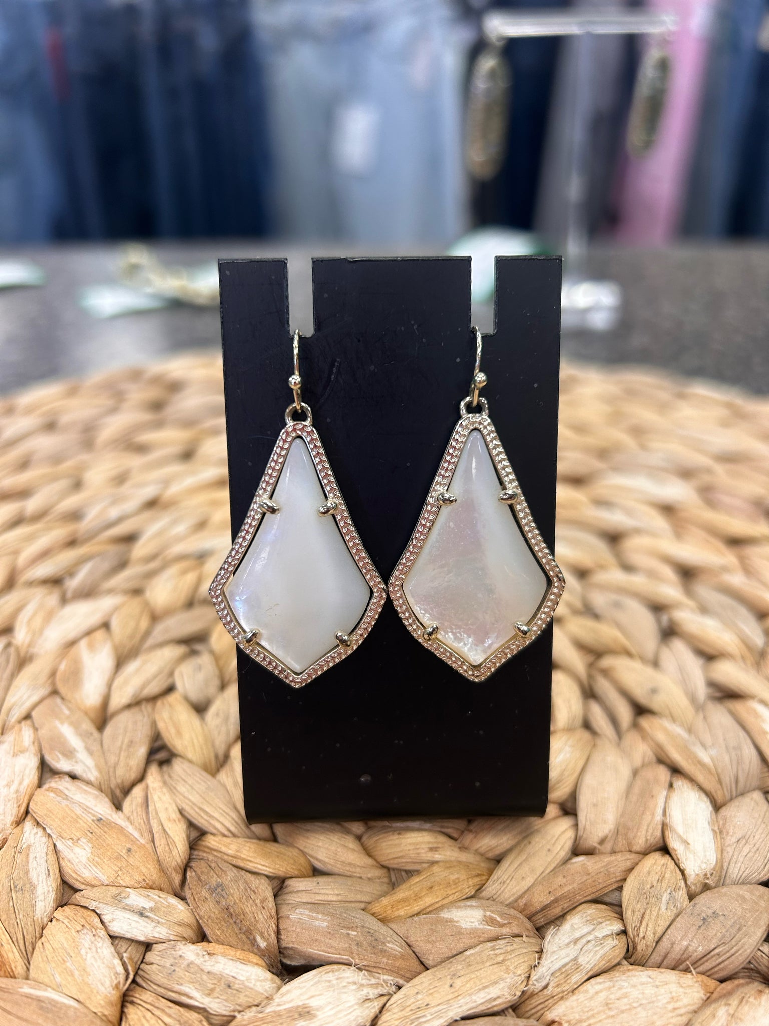 Pre-owned KENDRA SCOTT Gold Pearl Designer Earring