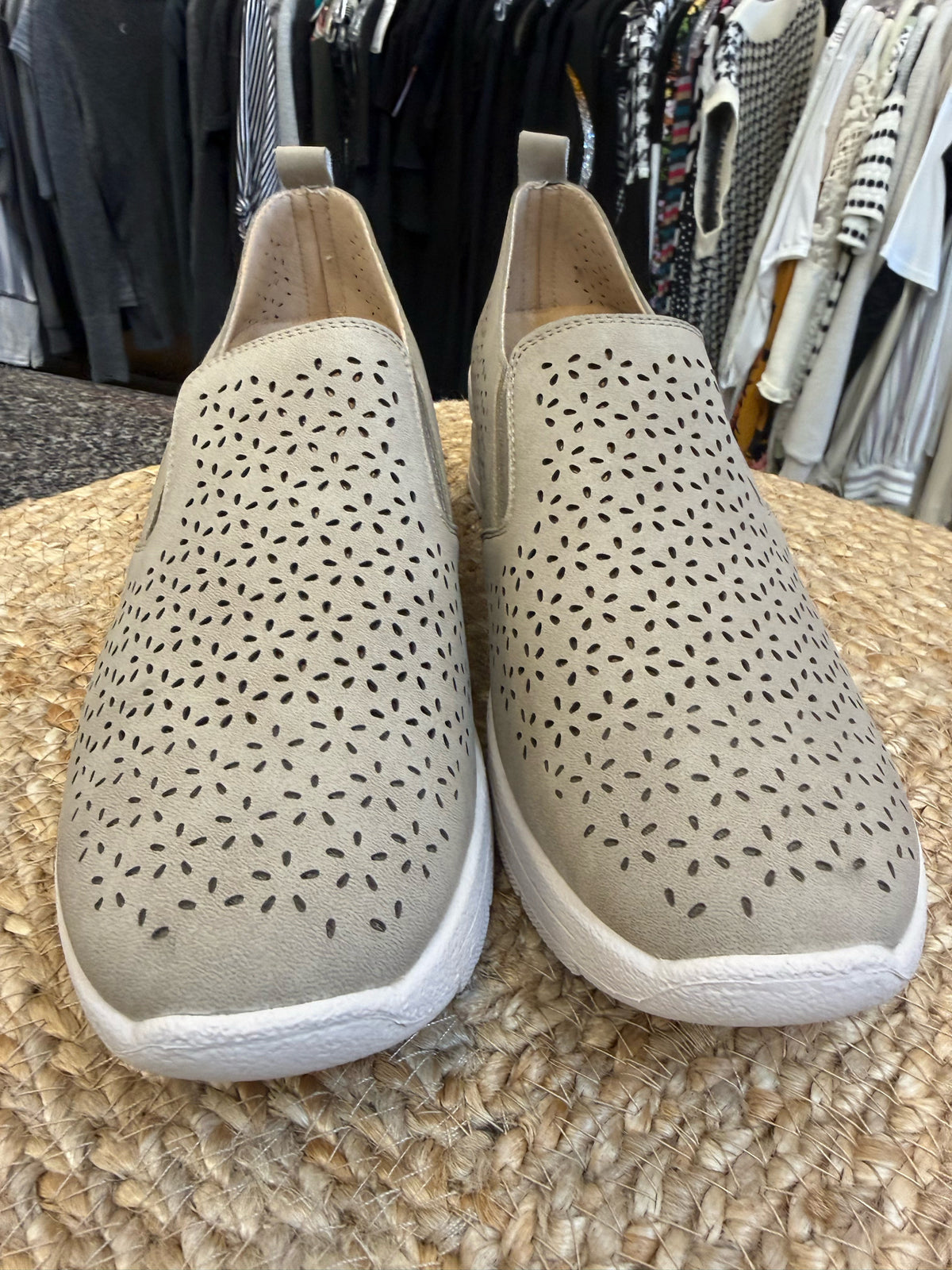 Pre-owned EASY STREET Beige Size 9.5 Sneaker