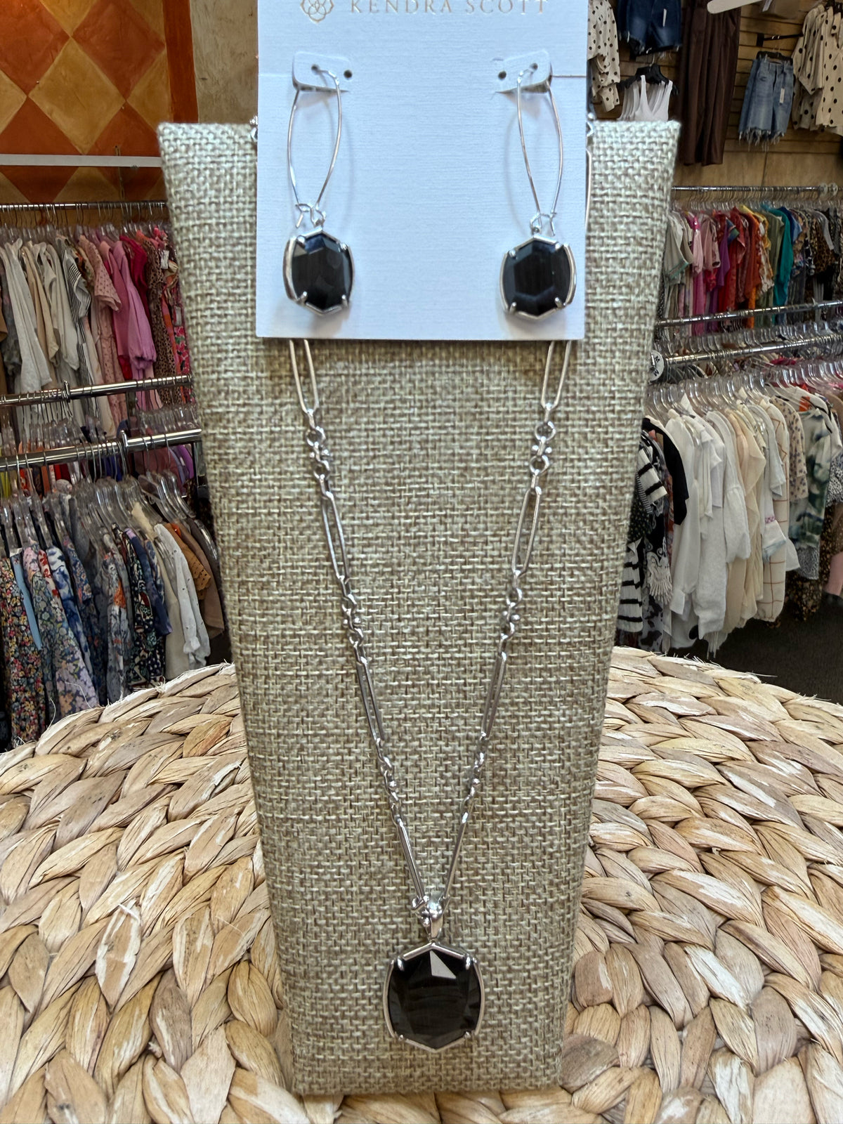 Pre-owned KENDRA SCOTT Silver Black Designer Necklace Set
