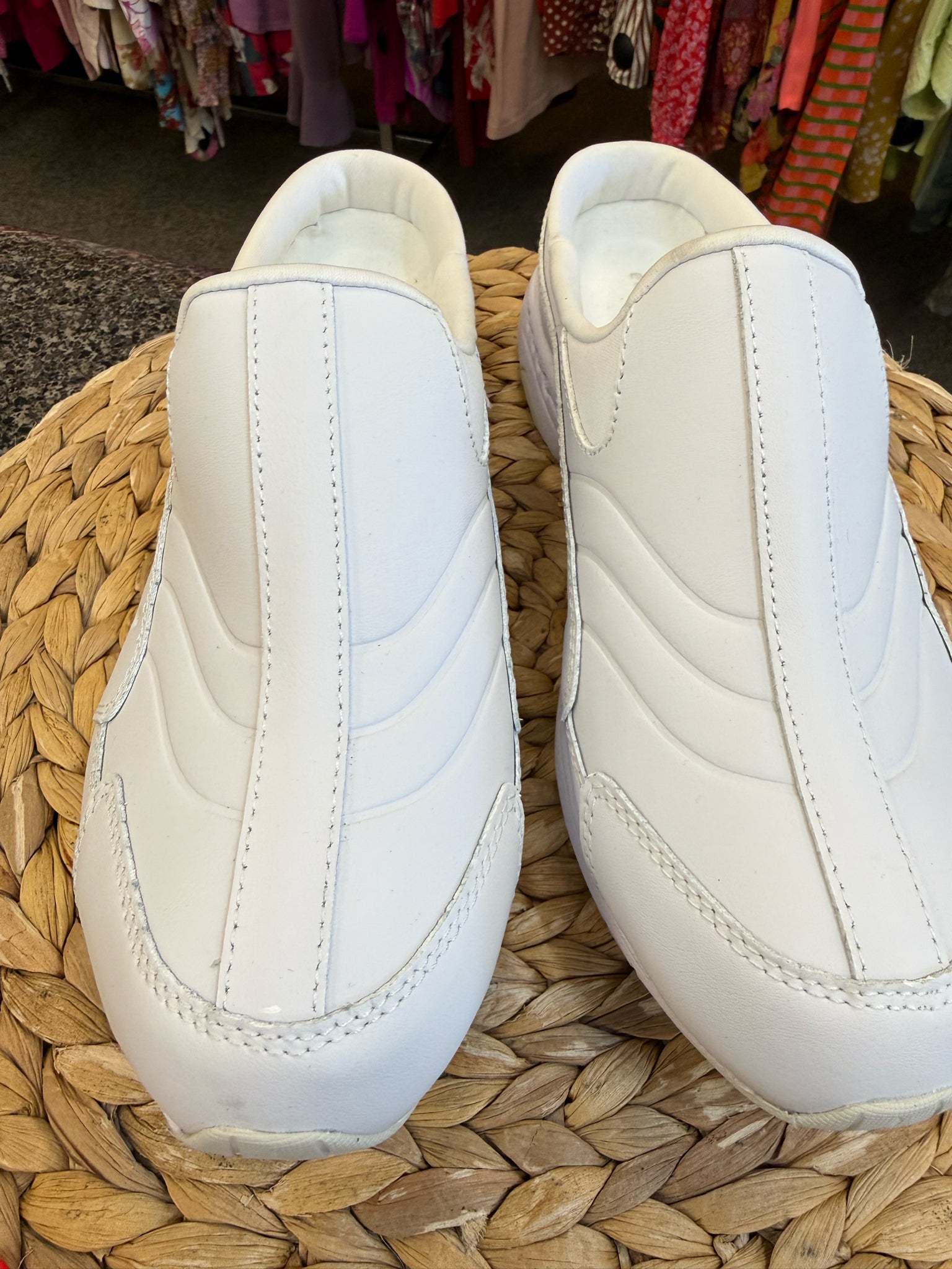 Pre-owned EASY SPIRIT White Size 10.5 Shoe