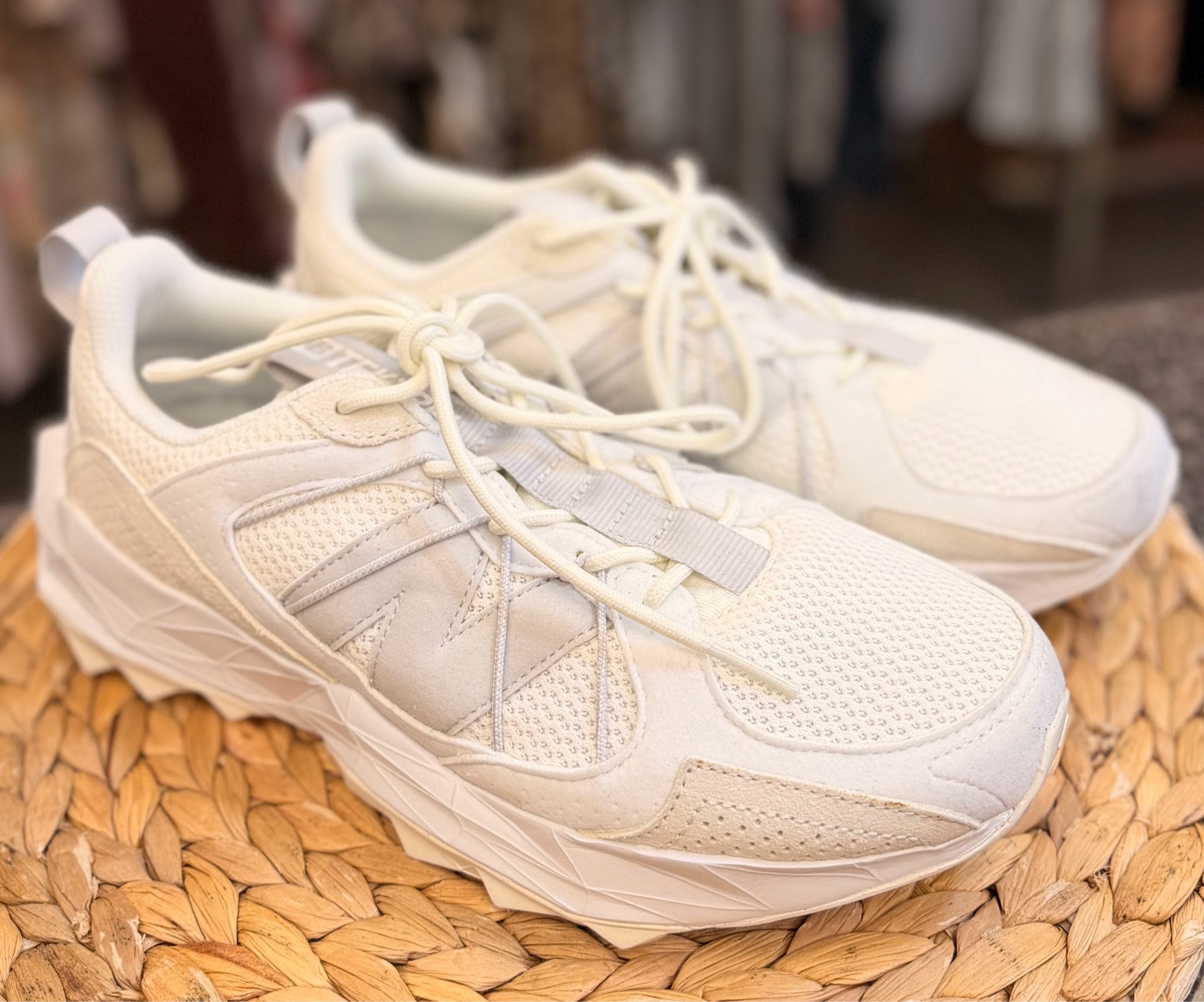 New Without Tag NEW BALANCE Off white Gray Trim Size 9.5 Designer Sneaker