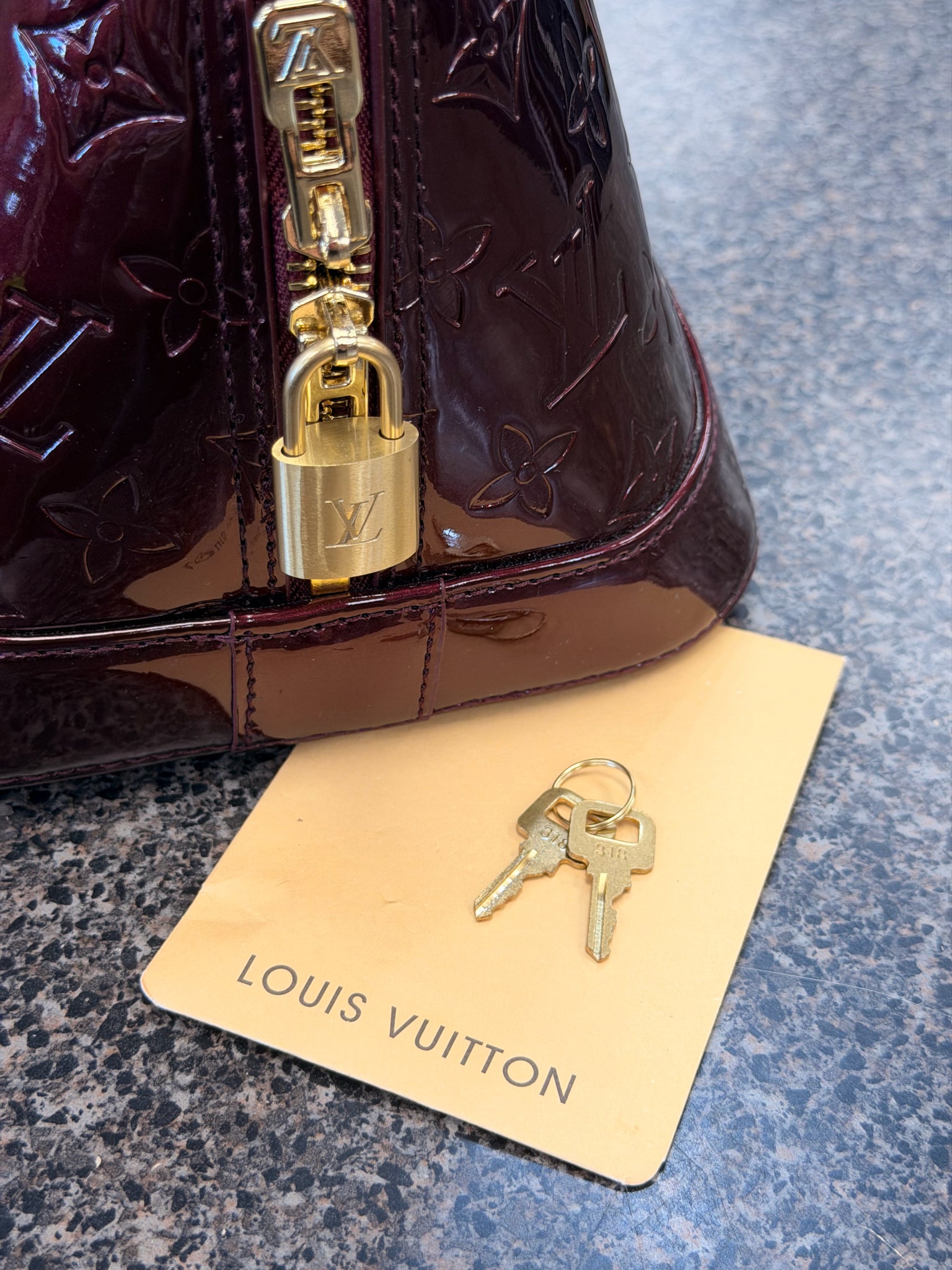 Pre-owned LOUIS VUITTON Maroon Signature Crossbody Designer Purse