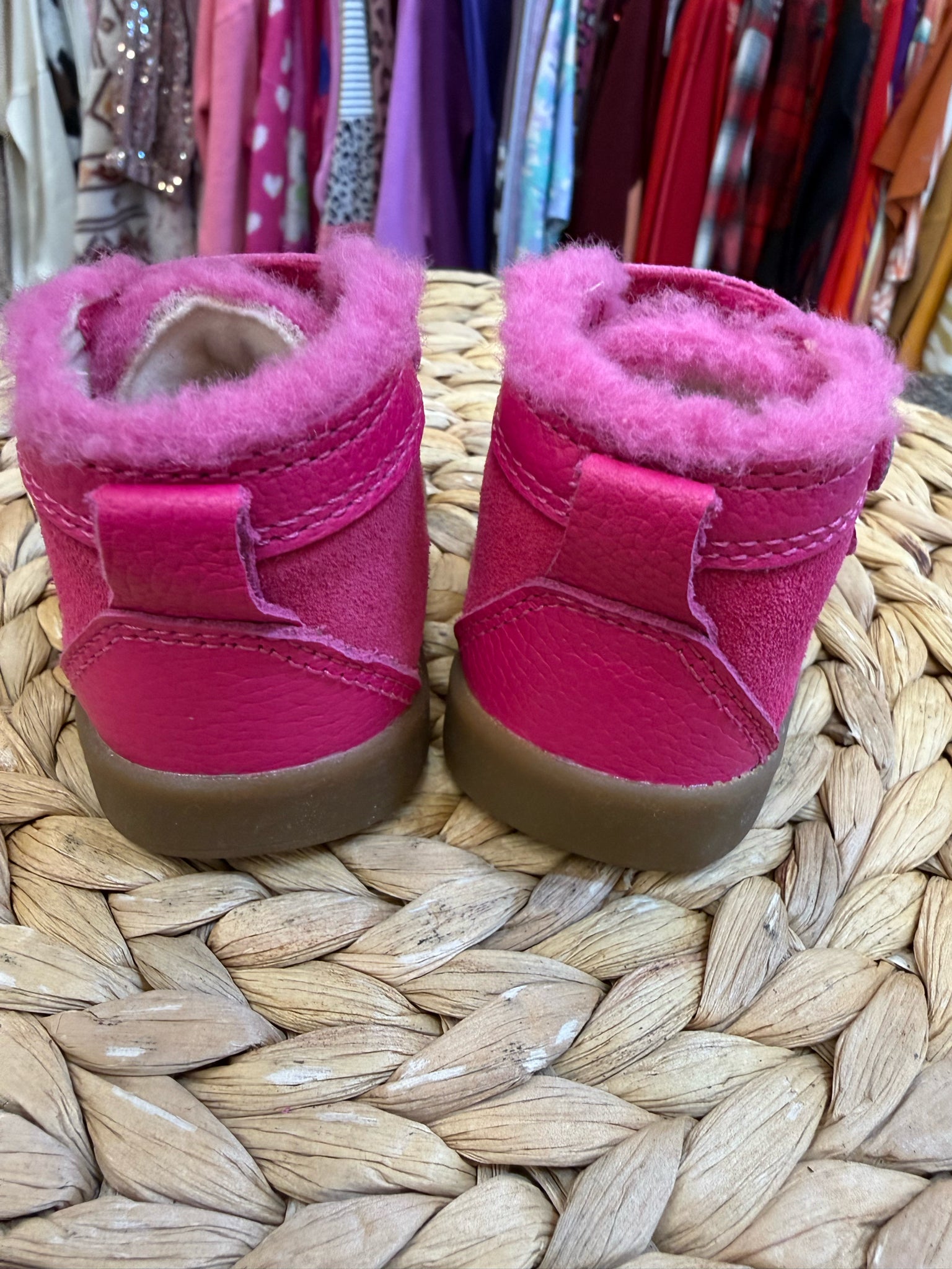 Pre-owned UGG Hot pink Shoe Size 1 Girls Boot
