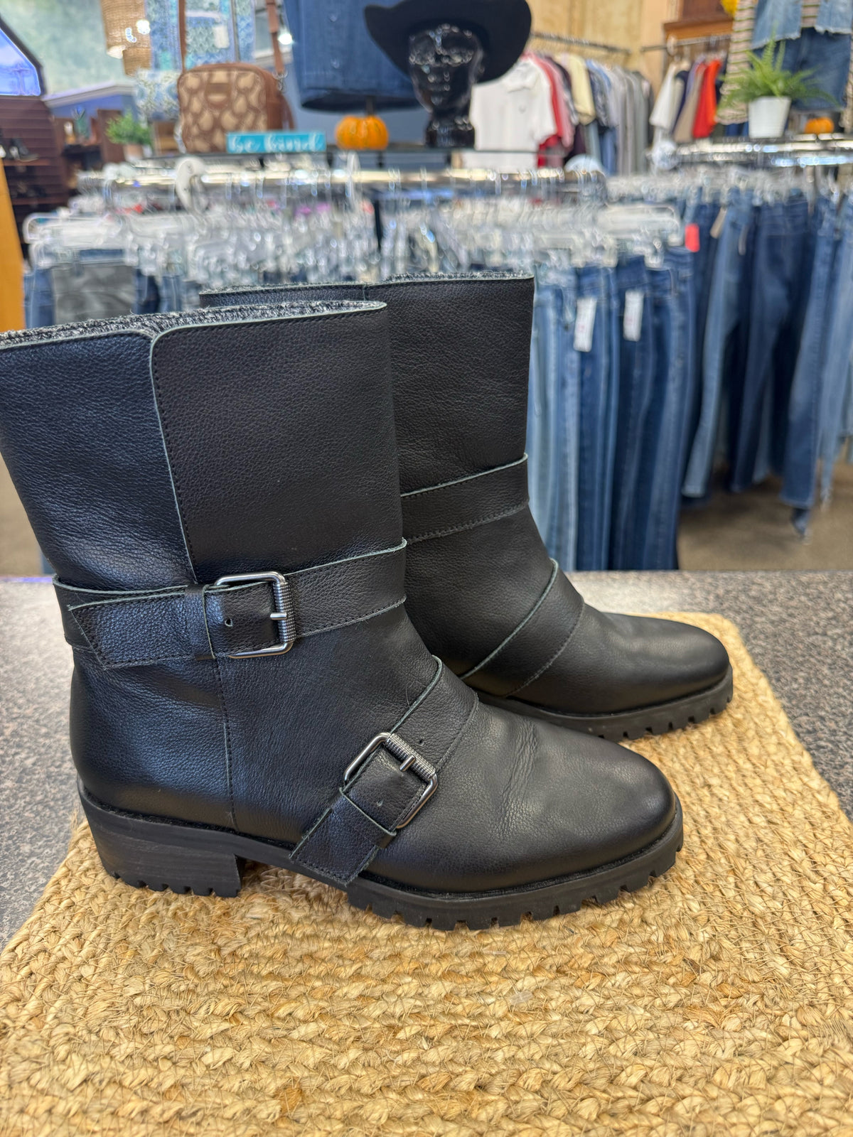 Pre-owned SPLENDID Black Silver Trim Size 8.5 Designer Boot