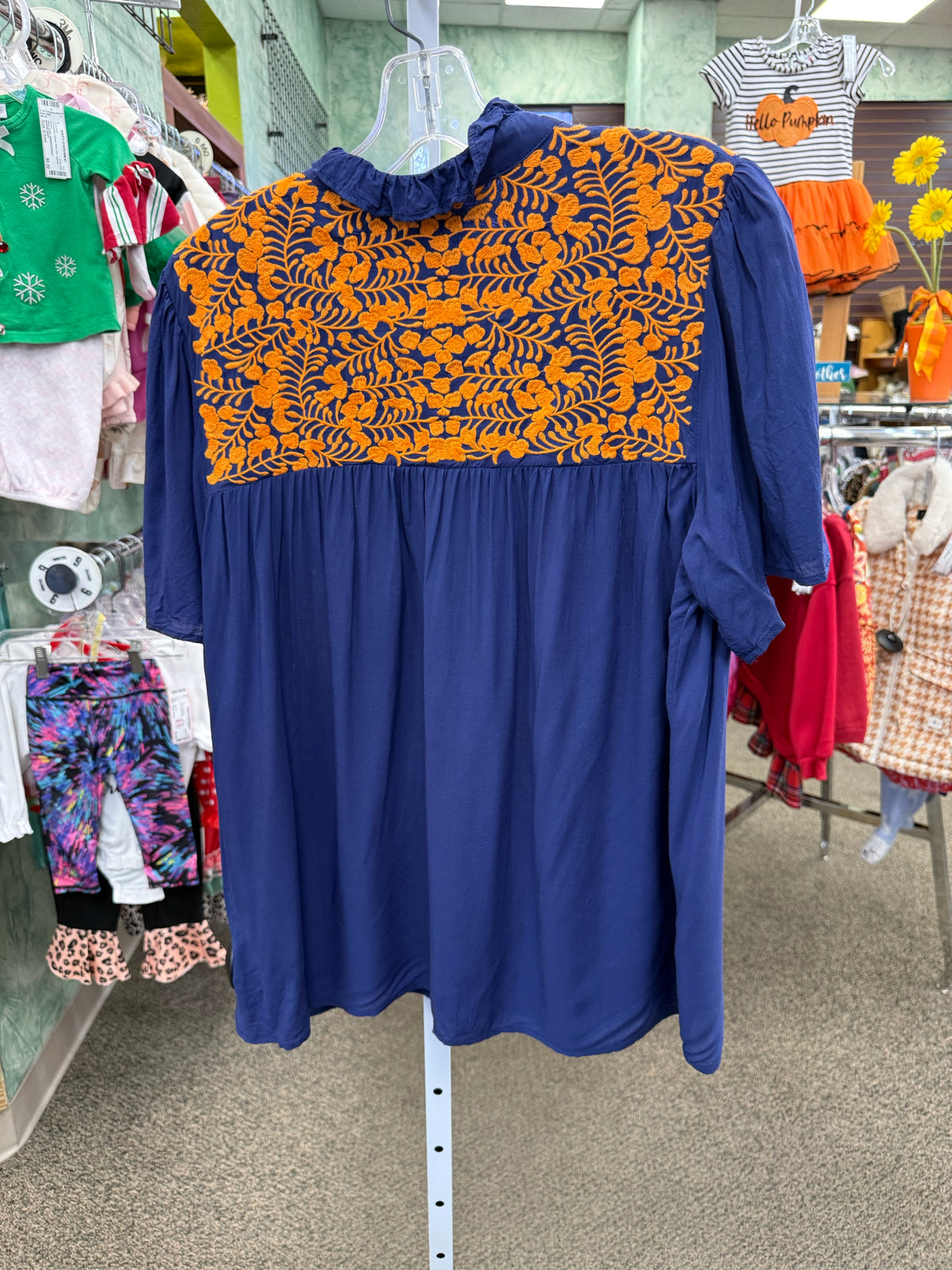 Pre-owned Layerz Navy Orange Trim Size: M Short Sleeve Blouse