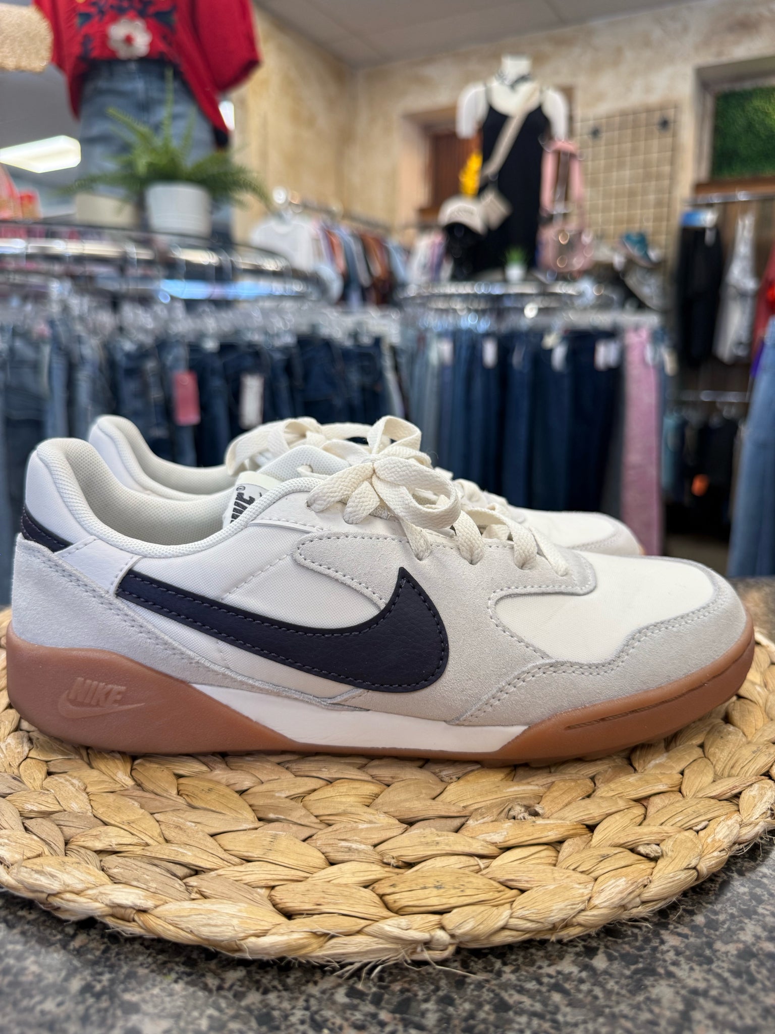 Pre-owned NIKE Off white Navy Trim Size 8.5 Designer Sneaker