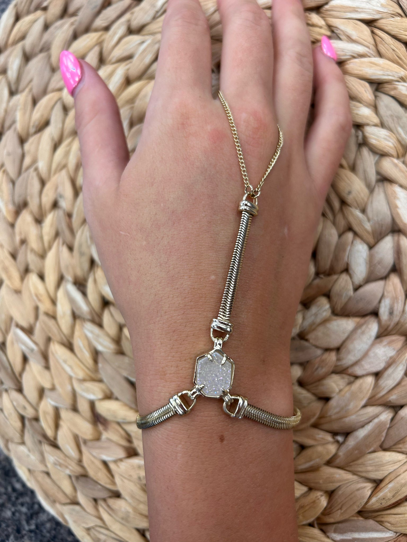 Pre-owned KENDRA SCOTT Gold Iridescent Designer Bracelet