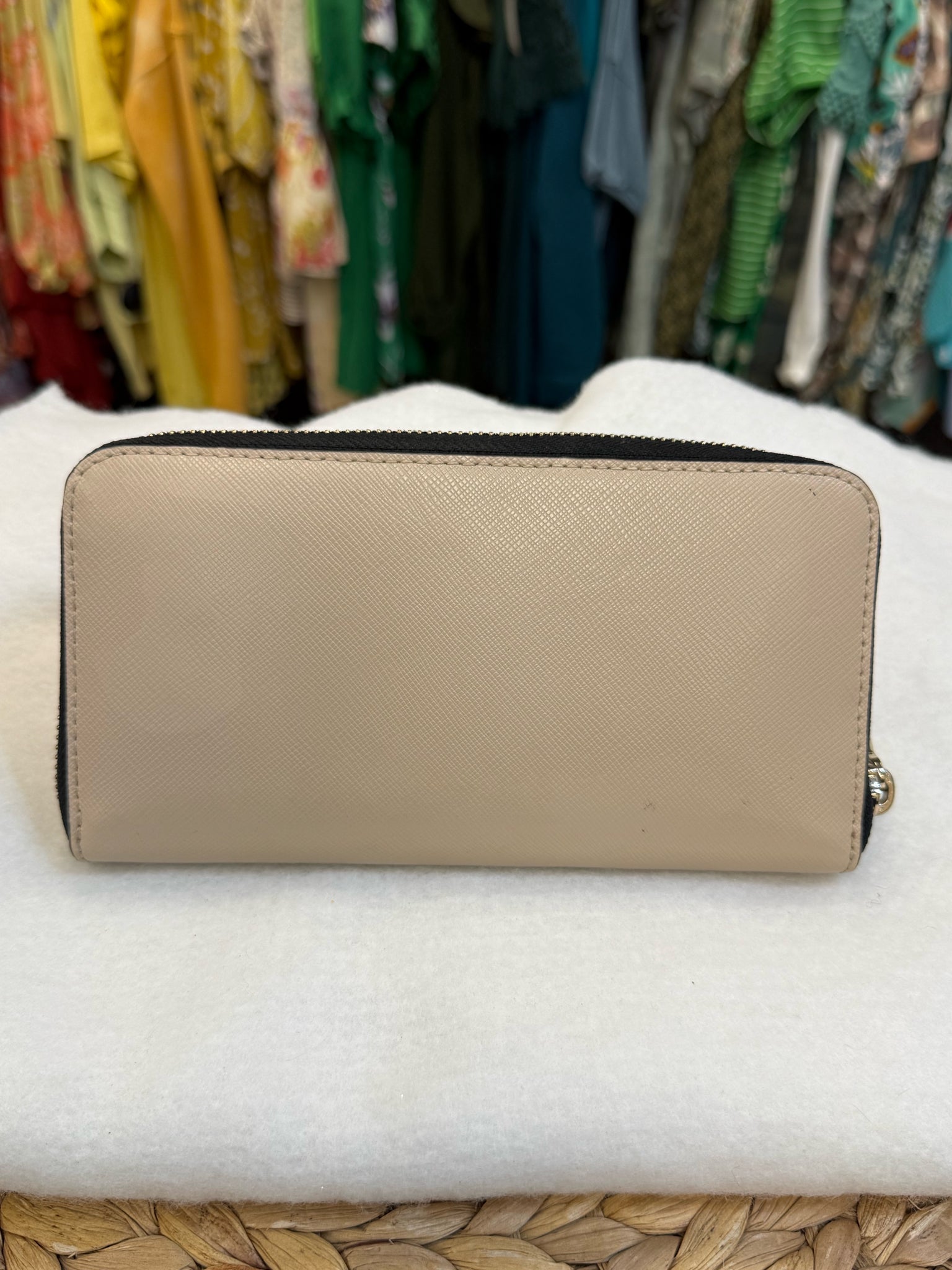 Pre-owned KATE SPADE Beige Black Trim WALLET SIZE Regular Wallet