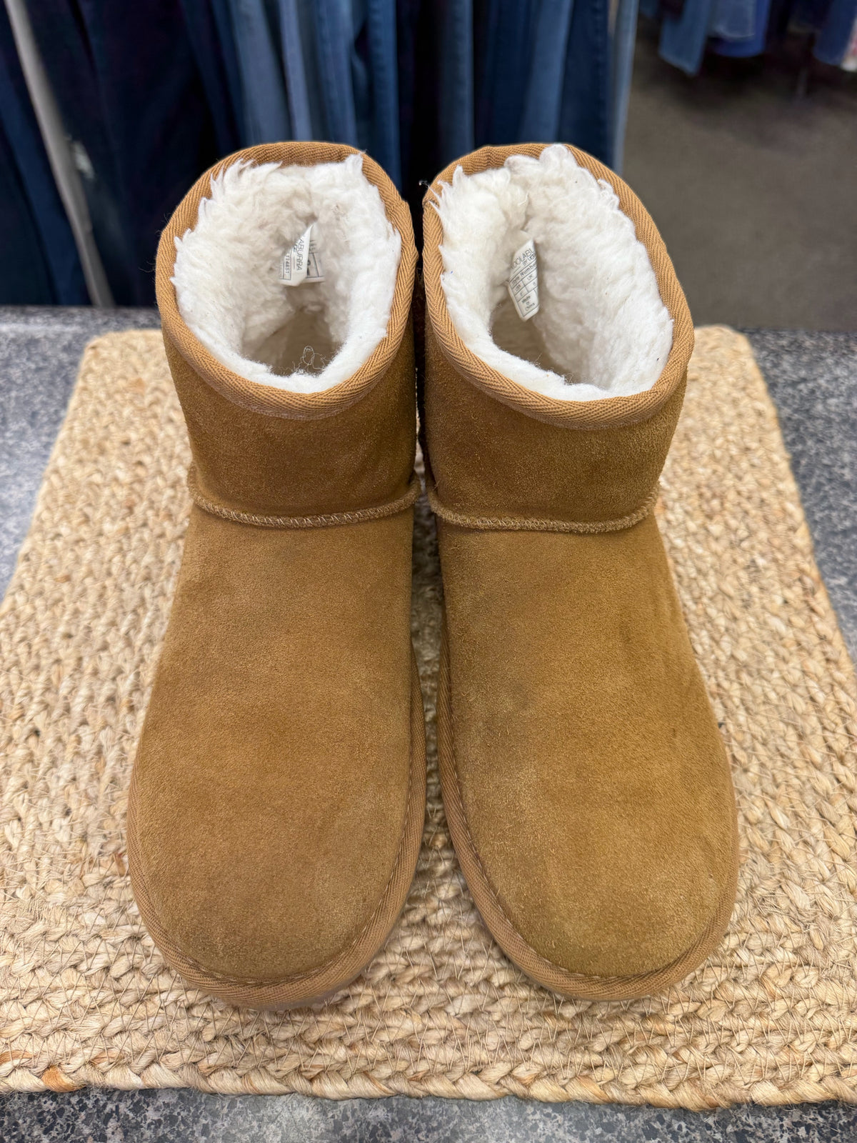 Pre-owned UGG Tan Size 8 Bootie