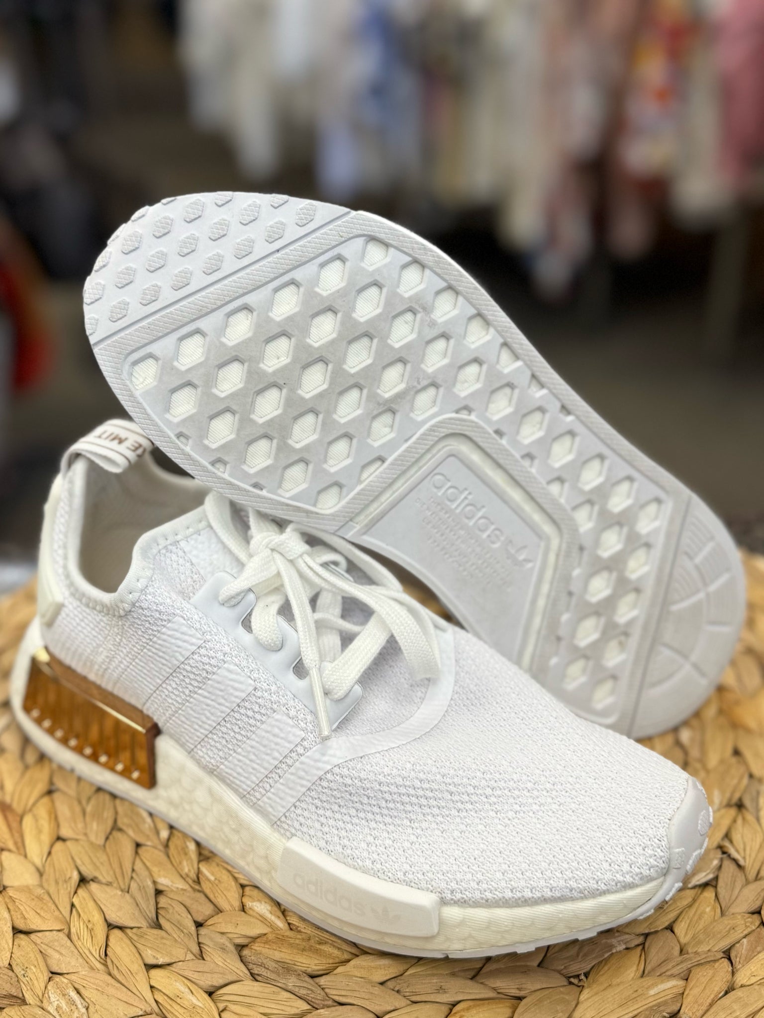 Pre-owned ADIDAS White Bronze Trim Size 6.5 Designer Sneaker