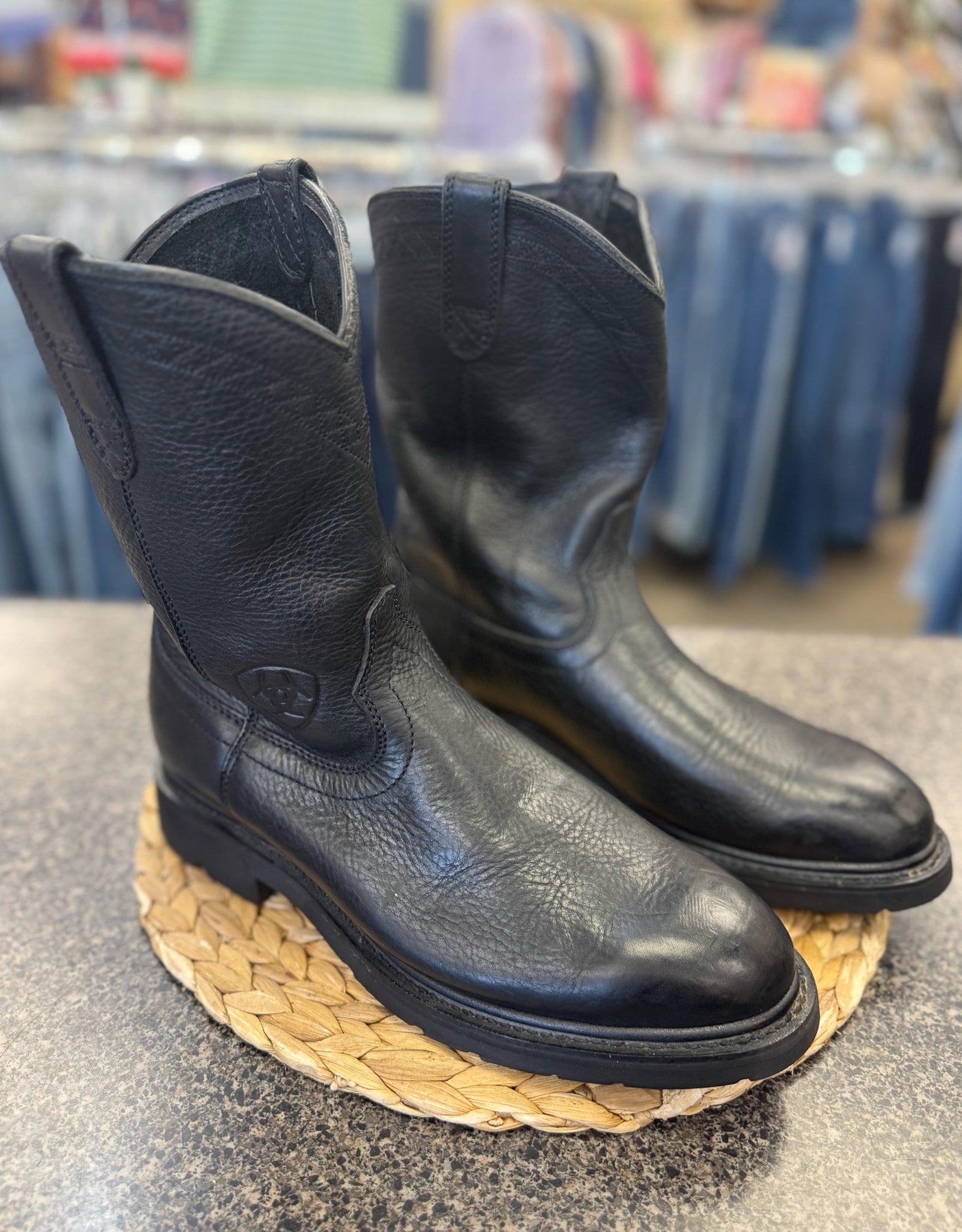 Pre-owned ARIAT Black SHOE SIZE 10.5 Mens Designer Boot