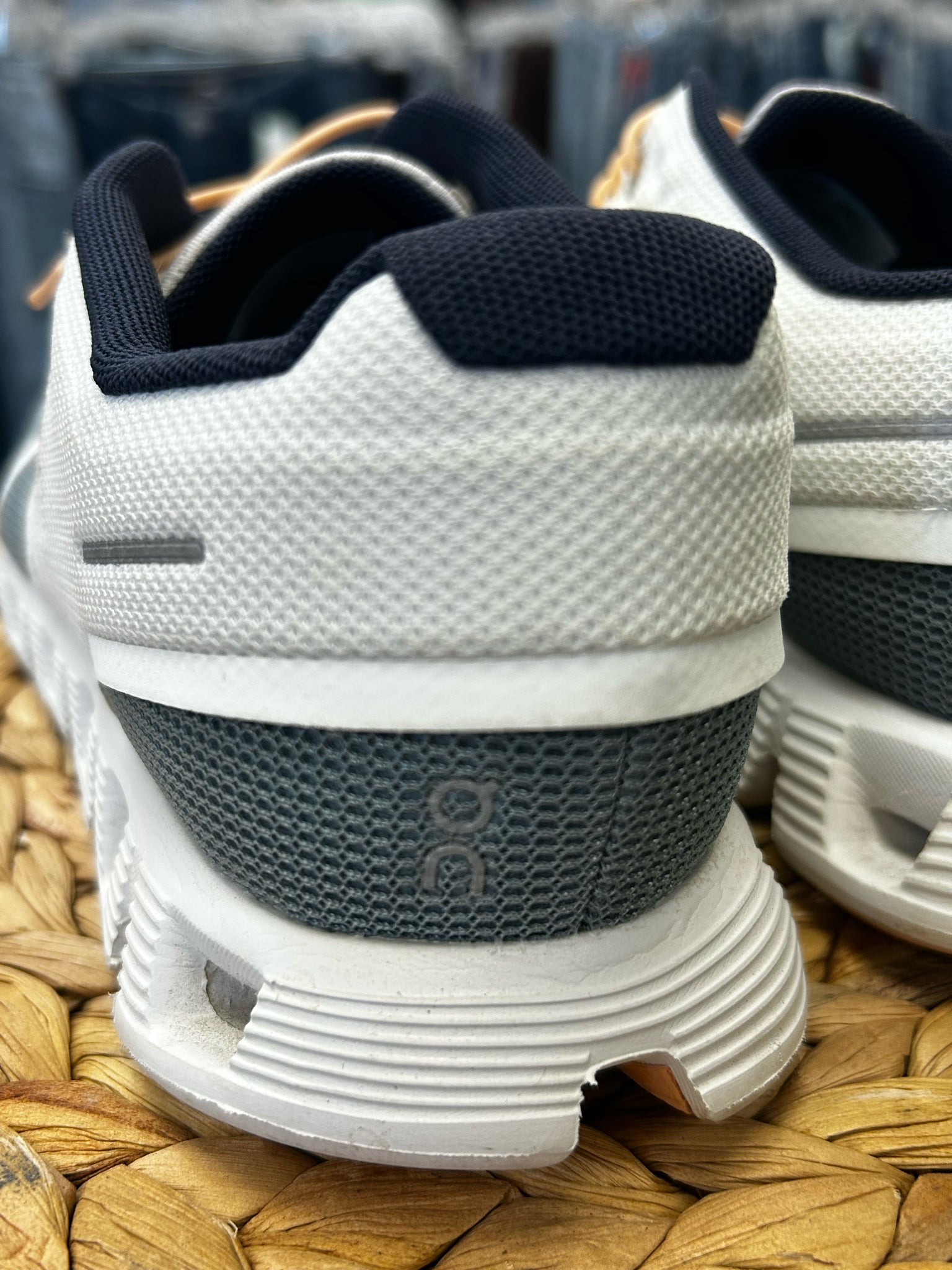 Pre-owned On Cloud White Teal Size 8 Designer Sneaker