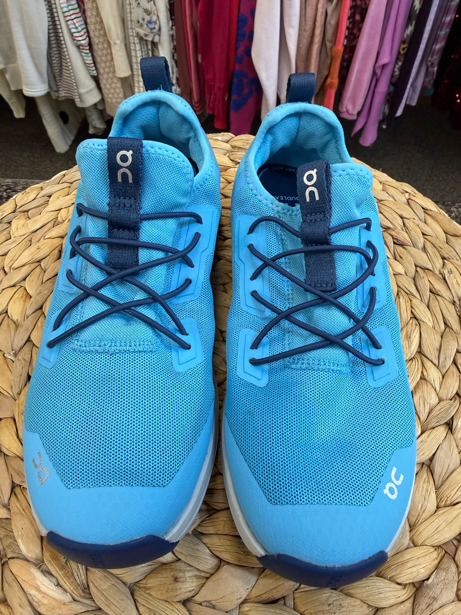 Pre-owned On Cloud Baby Blue Navy Trim Shoe Size 2.5 GIRLS Designer Sneaker