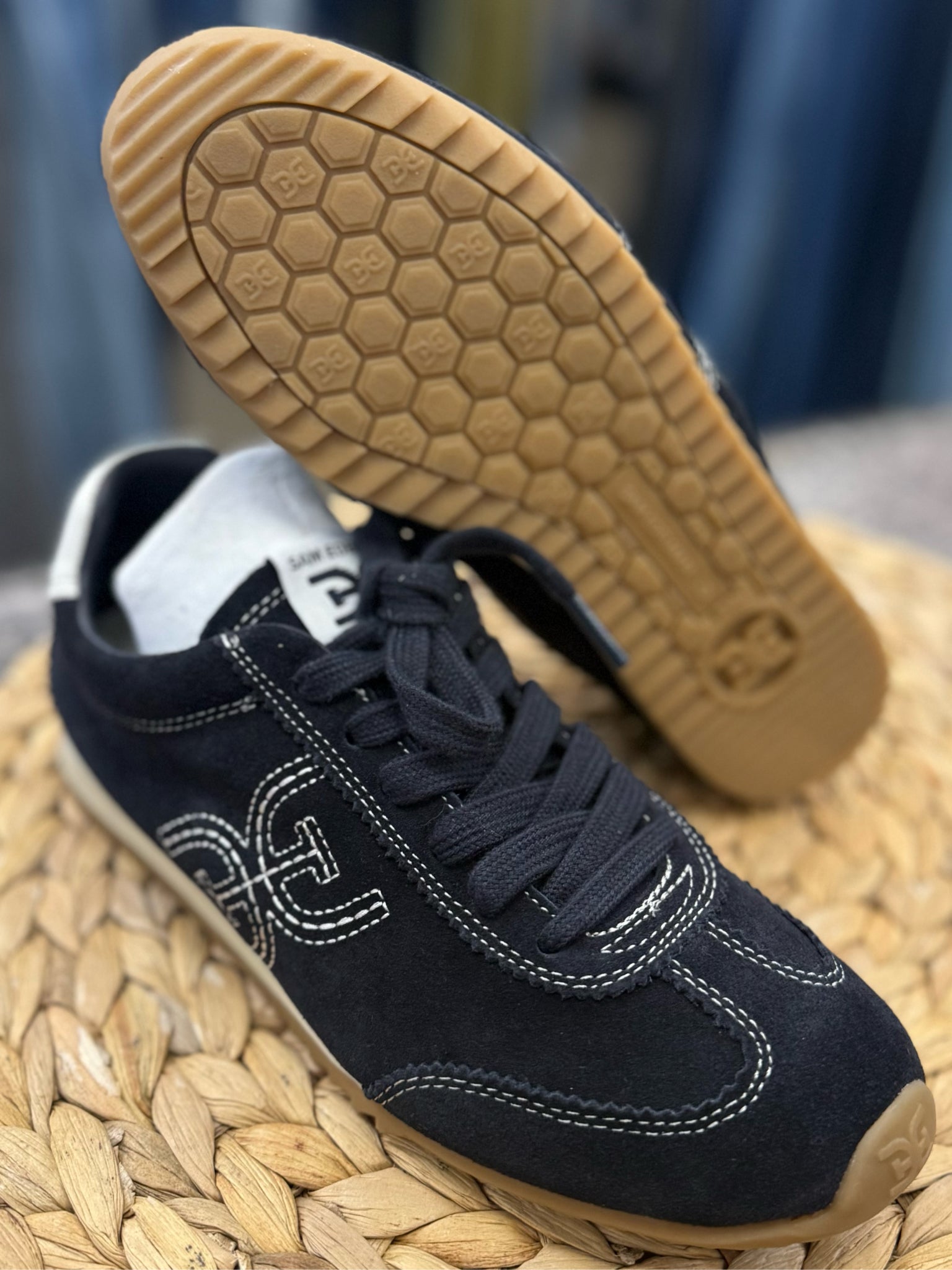 New Without Tag SAM EDELMAN Navy White Trim Size 6 Designer Sneaker