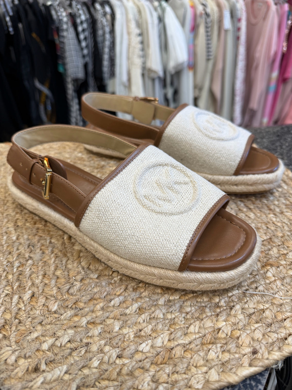Pre-owned MICHAEL KORS Tan Brown Trim Size 8 Designer Sandal