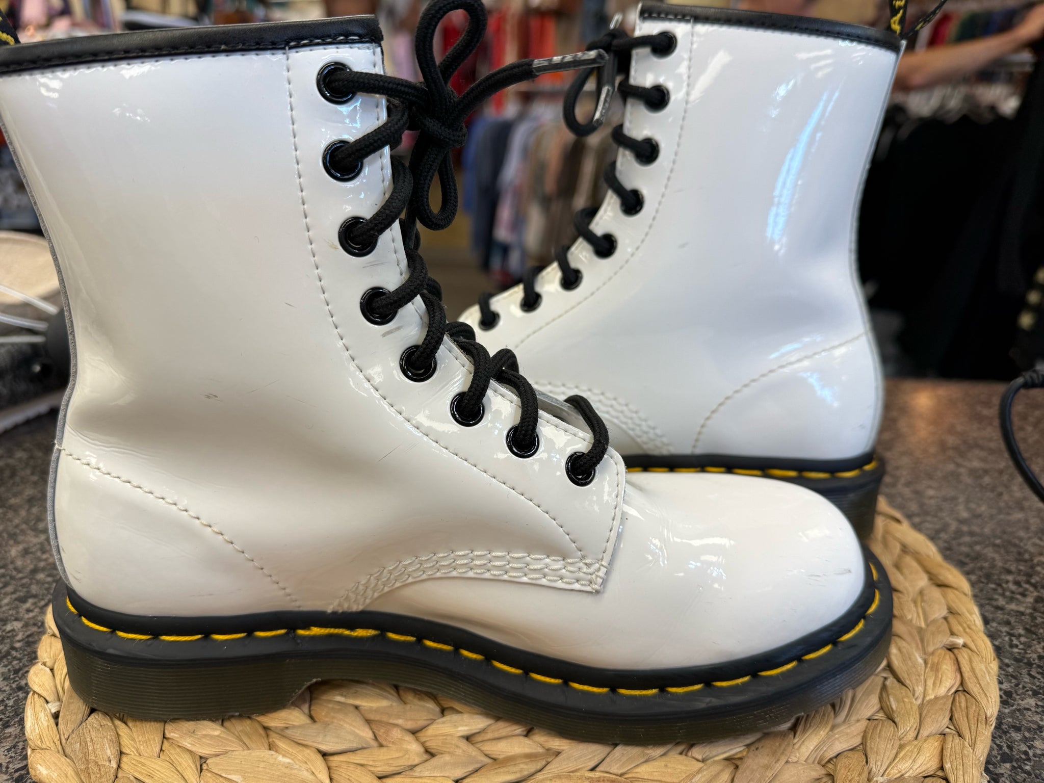 Pre-owned DR MARTENS White Size 8 Designer Boot