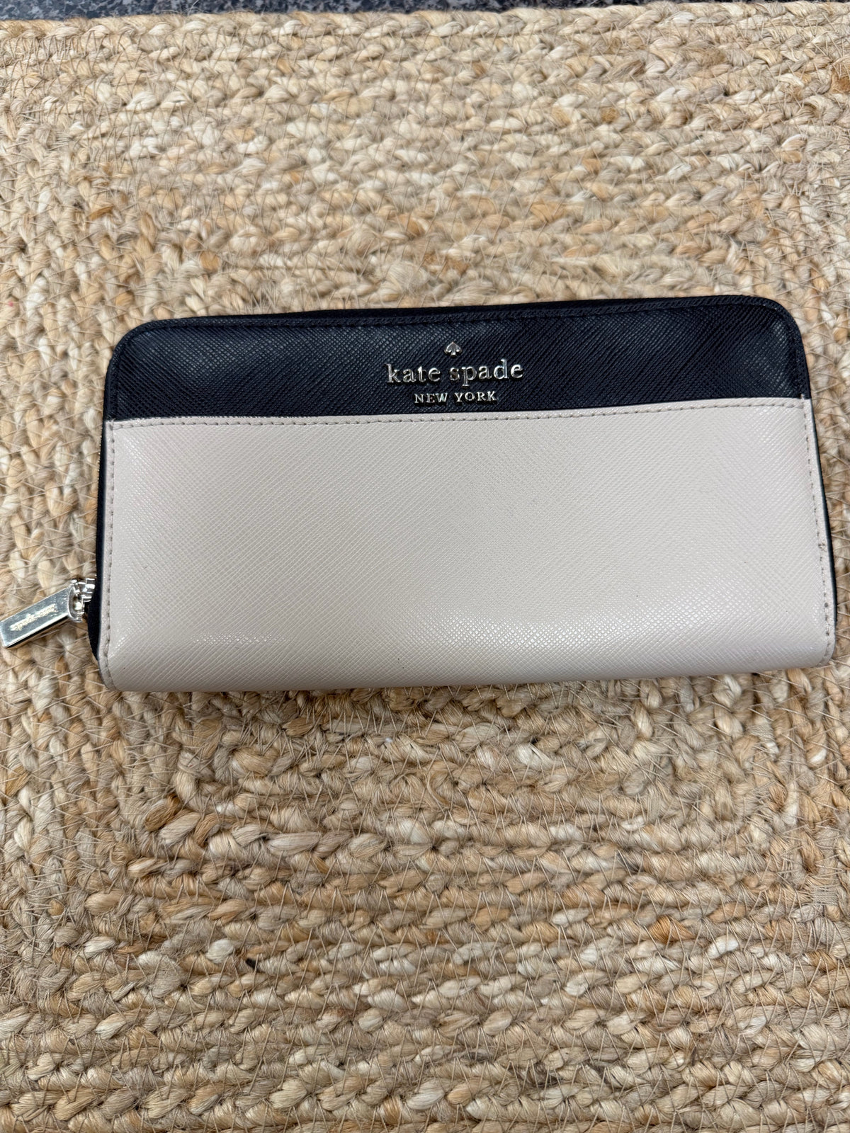 Pre-owned KATE SPADE Beige Black WALLET SIZE Regular Wallet