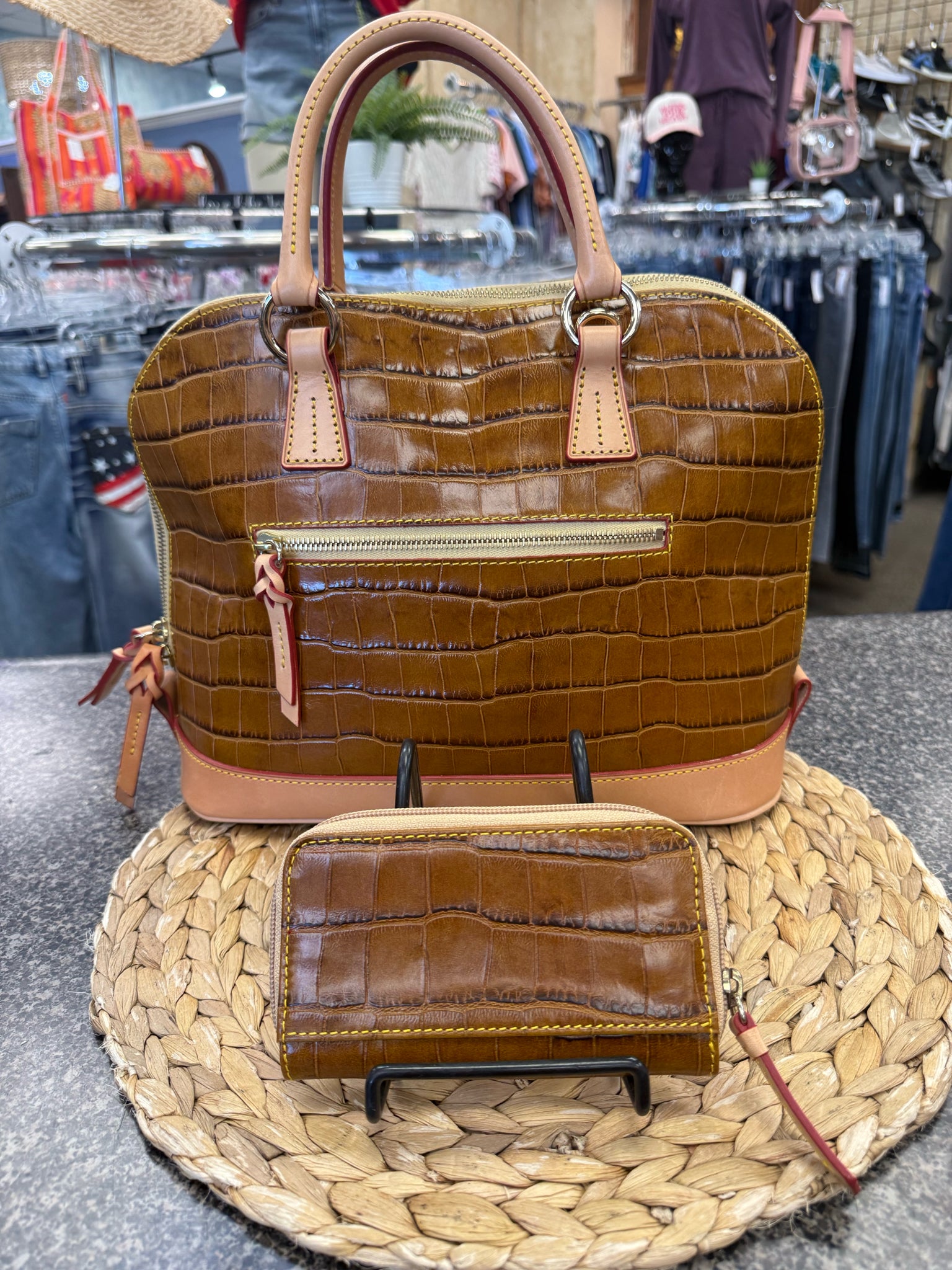 Pre-owned DOONEY&BOURKE DARK TAN Light Trim Shoulder Designer Purse