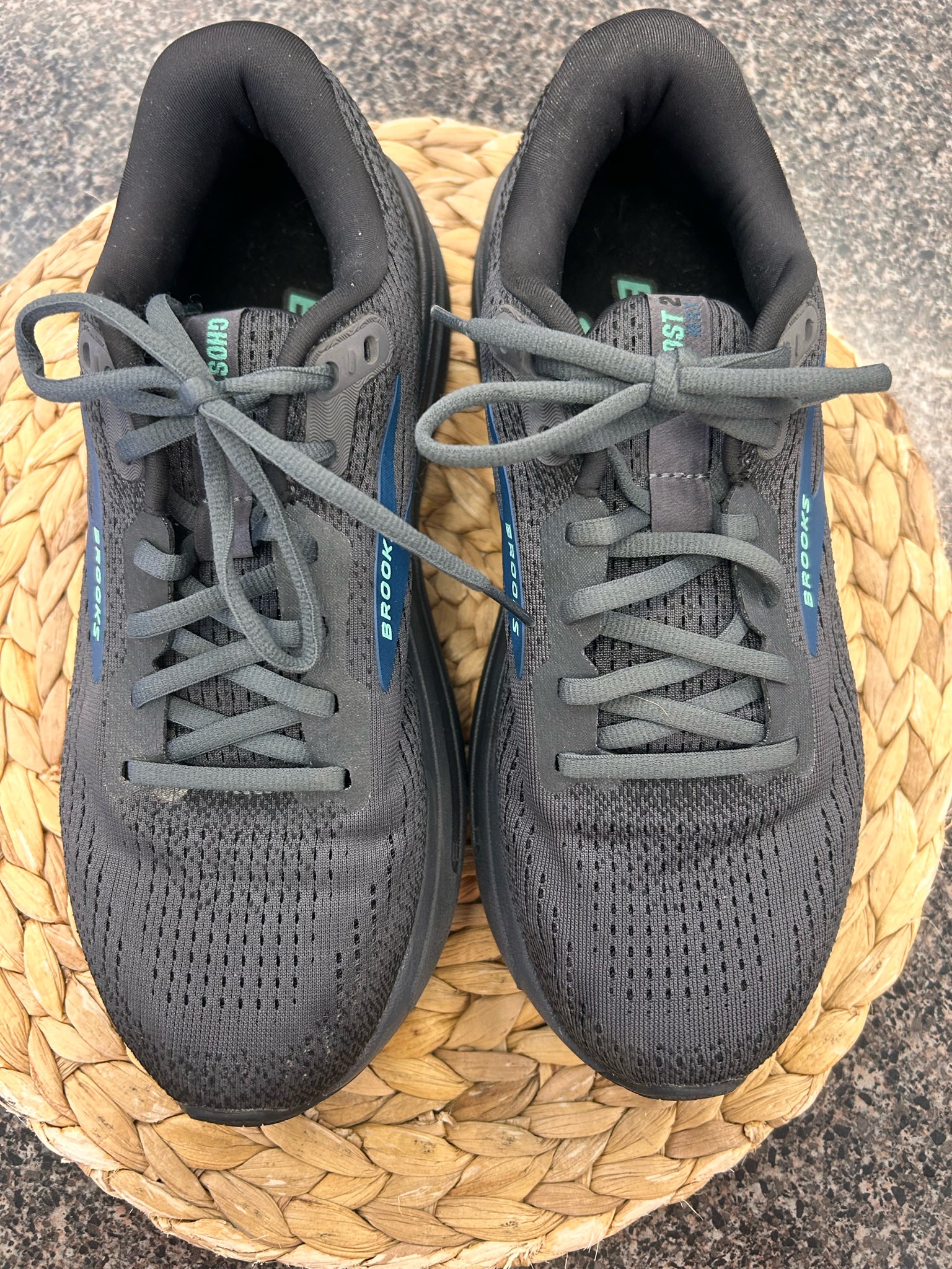 Pre-owned BROOKS Charcoal Teal trim SHOE SIZE 7.5 MENS Designer Sneaker