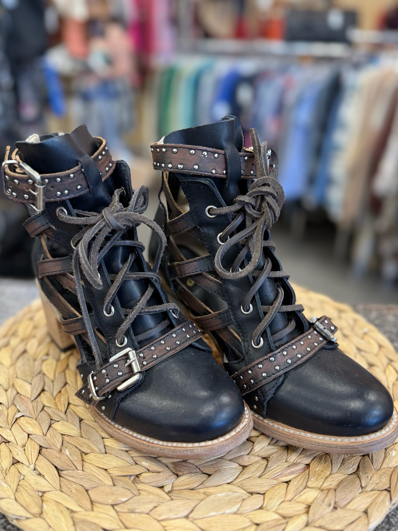 Pre-owned FREE BIRD Black Brown Trim Size 7 Designer Boot