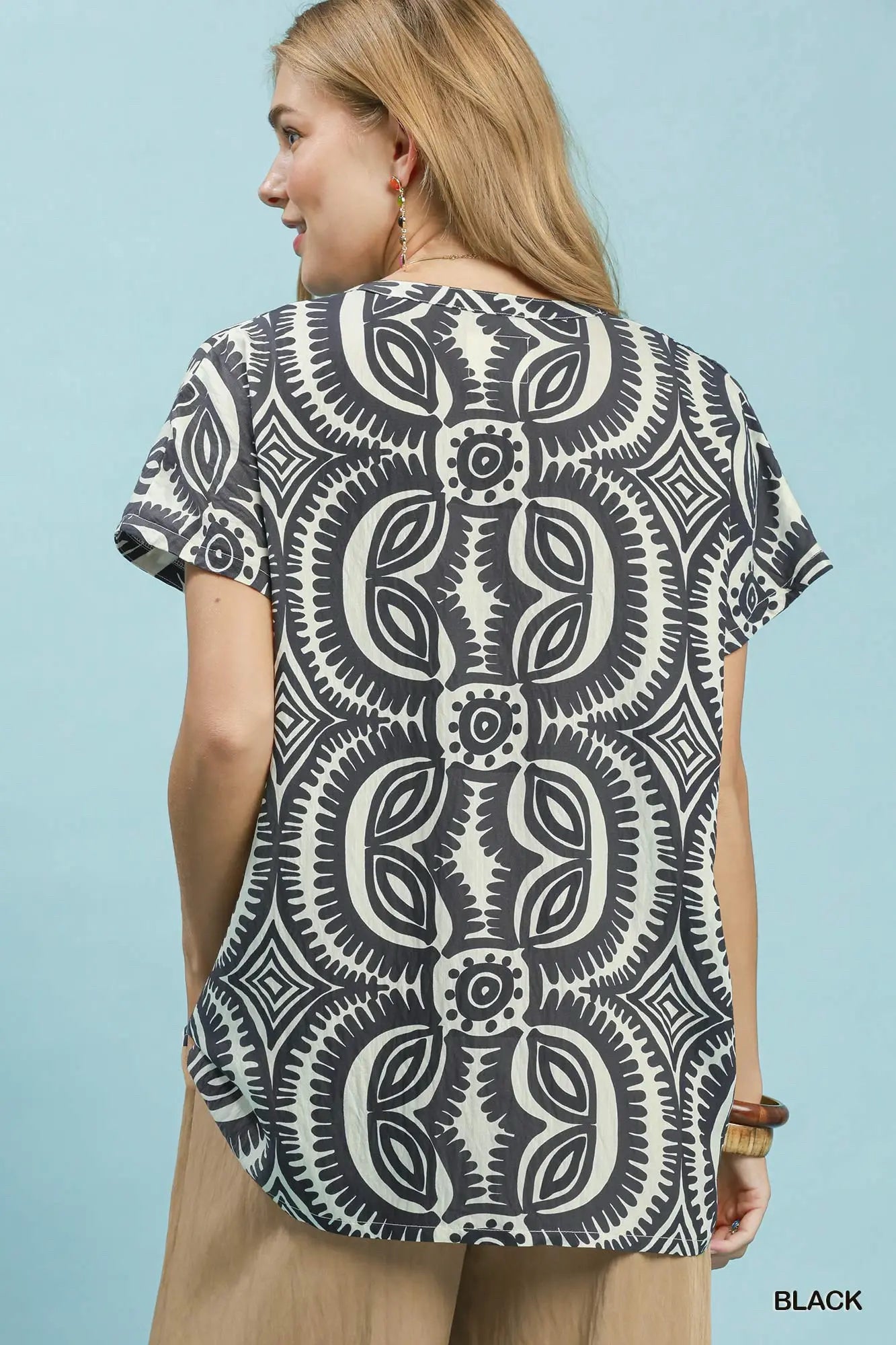 New UMGEE Black Print Off-white Size: S Short Sleeve Blouse