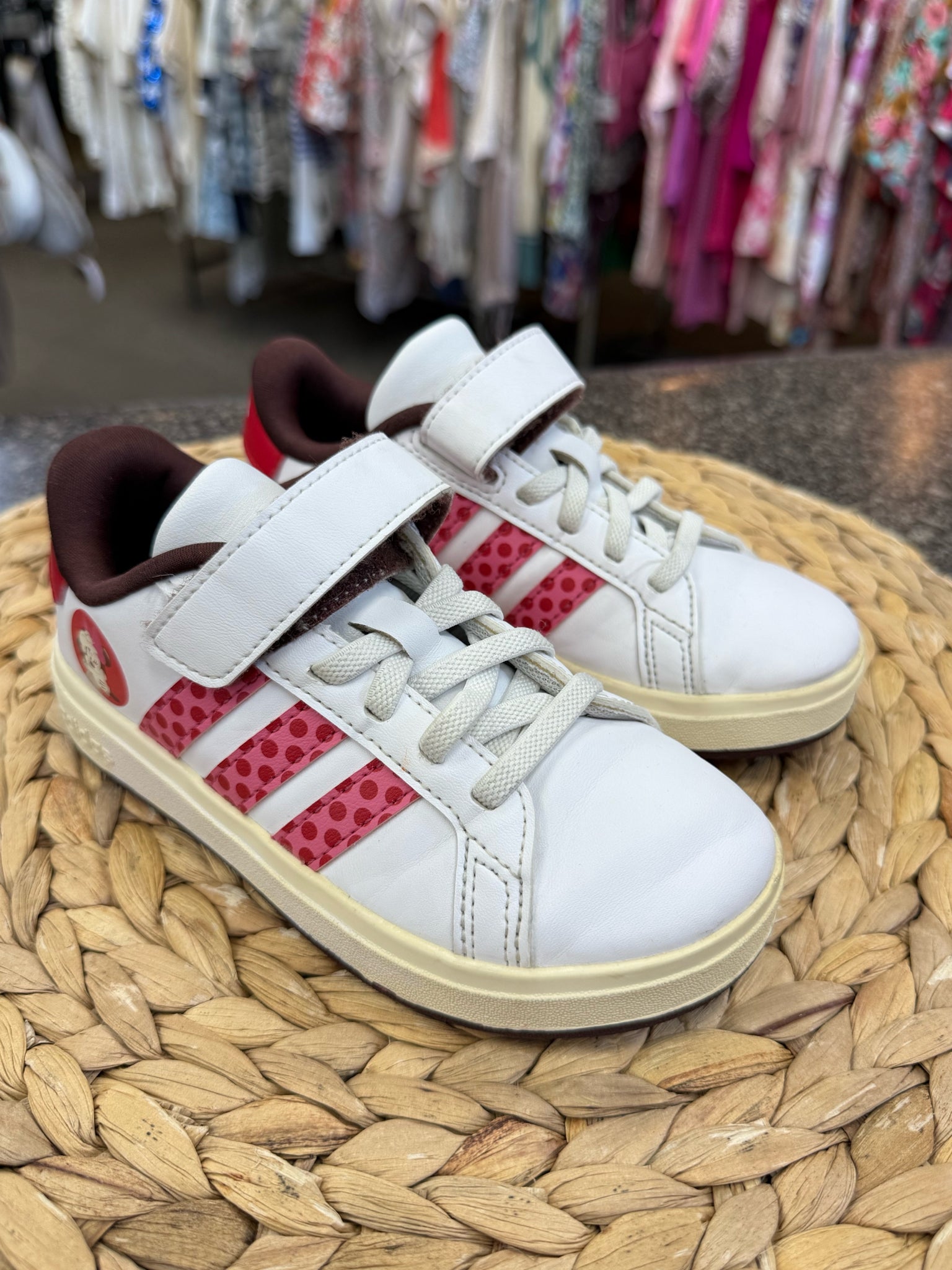 Pre-owned ADIDAS White Pink Print Trim Shoe Size 10.5 Girls Sneaker