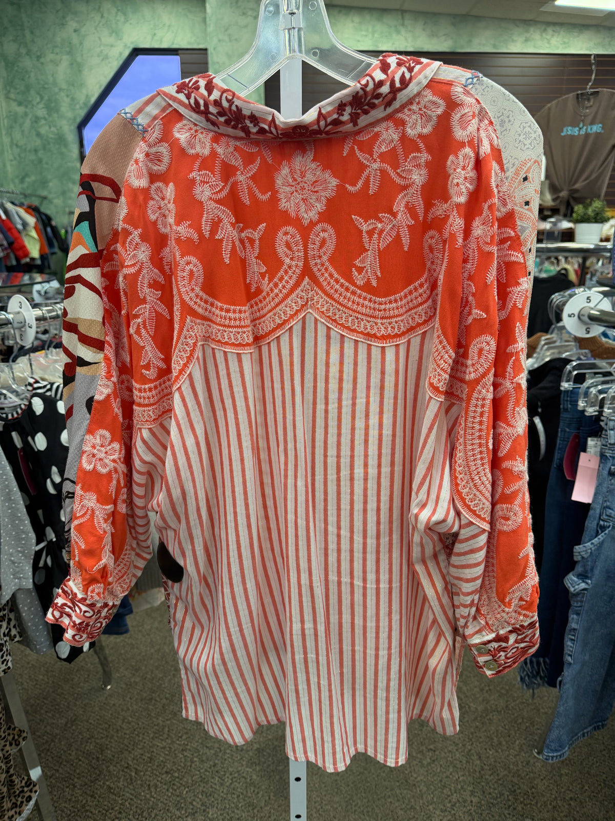 Pre-owned JOHN MARK Coral Wine Print Size: S Quarter Sleeve Blouse
