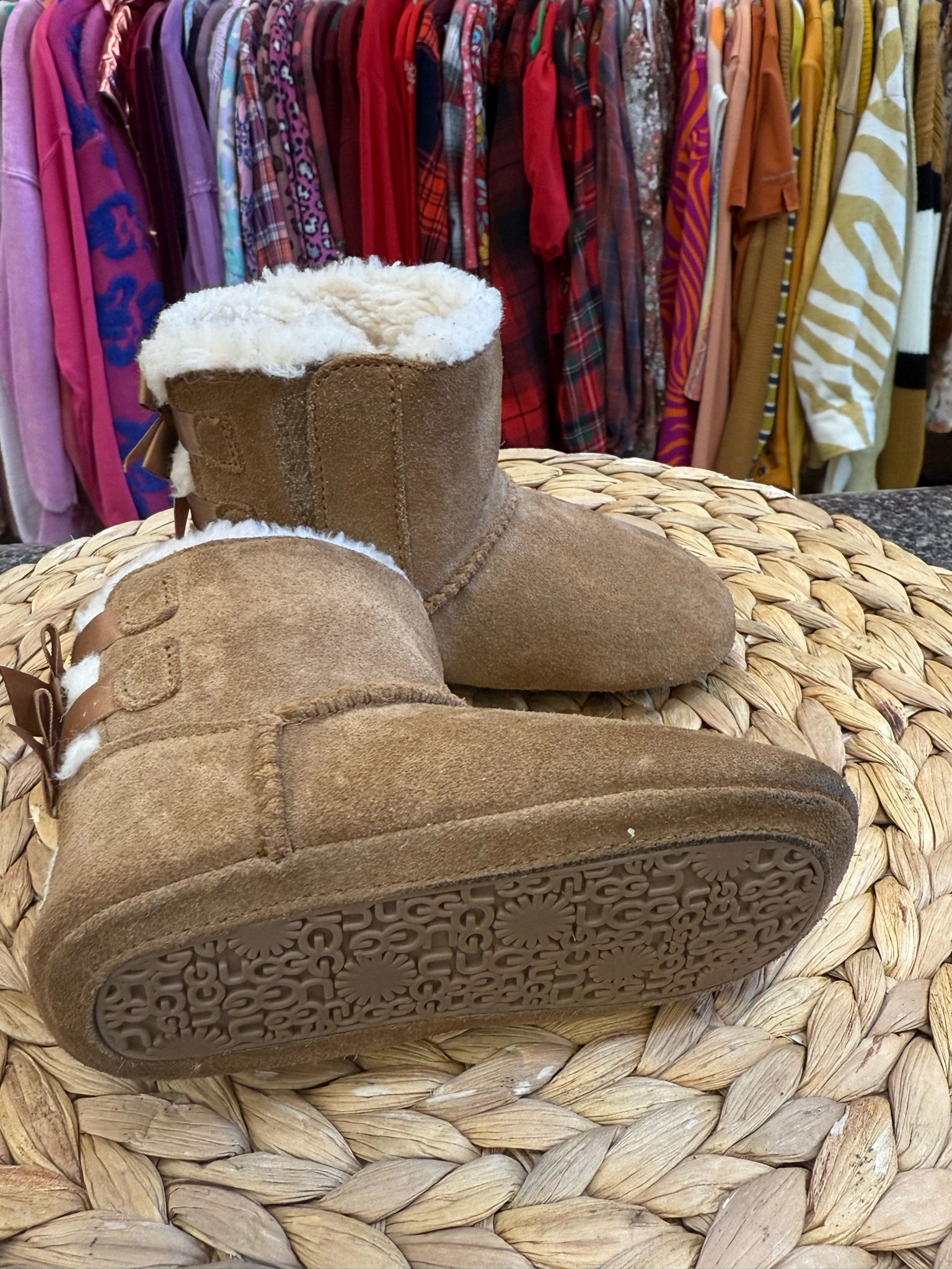 Pre-owned UGG Tan White Shoe Size 4 Girls Bootie