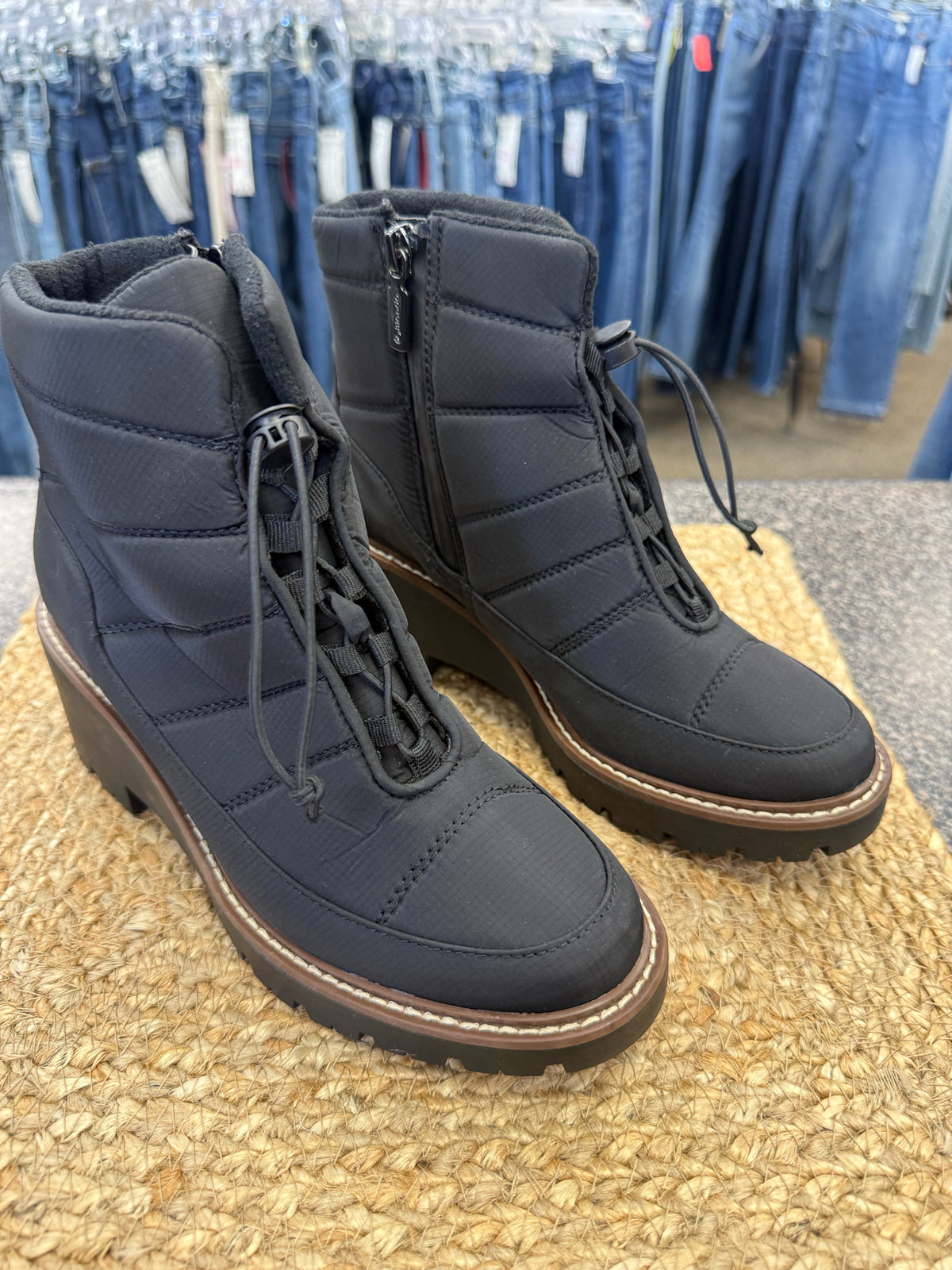 Pre-owned BLONDO WATERPROOF Black Size 7 Bootie
