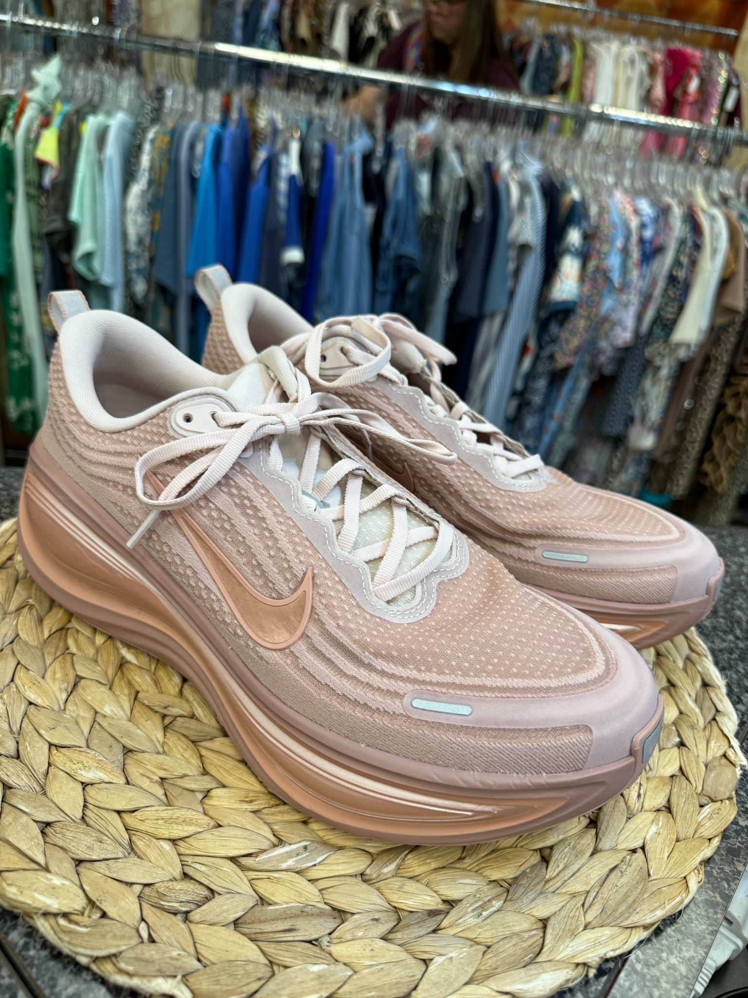 Pre-owned NIKE Pink Rose Gold Size 11.5 Designer Sneaker