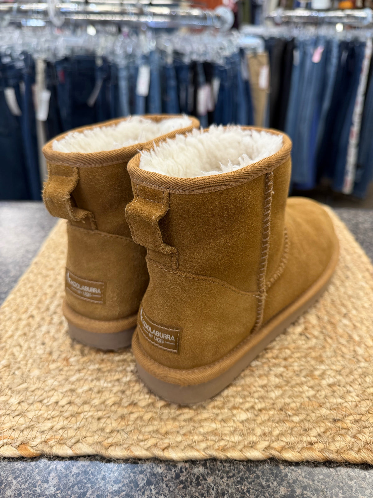 Pre-owned UGG Tan Size 8 Bootie