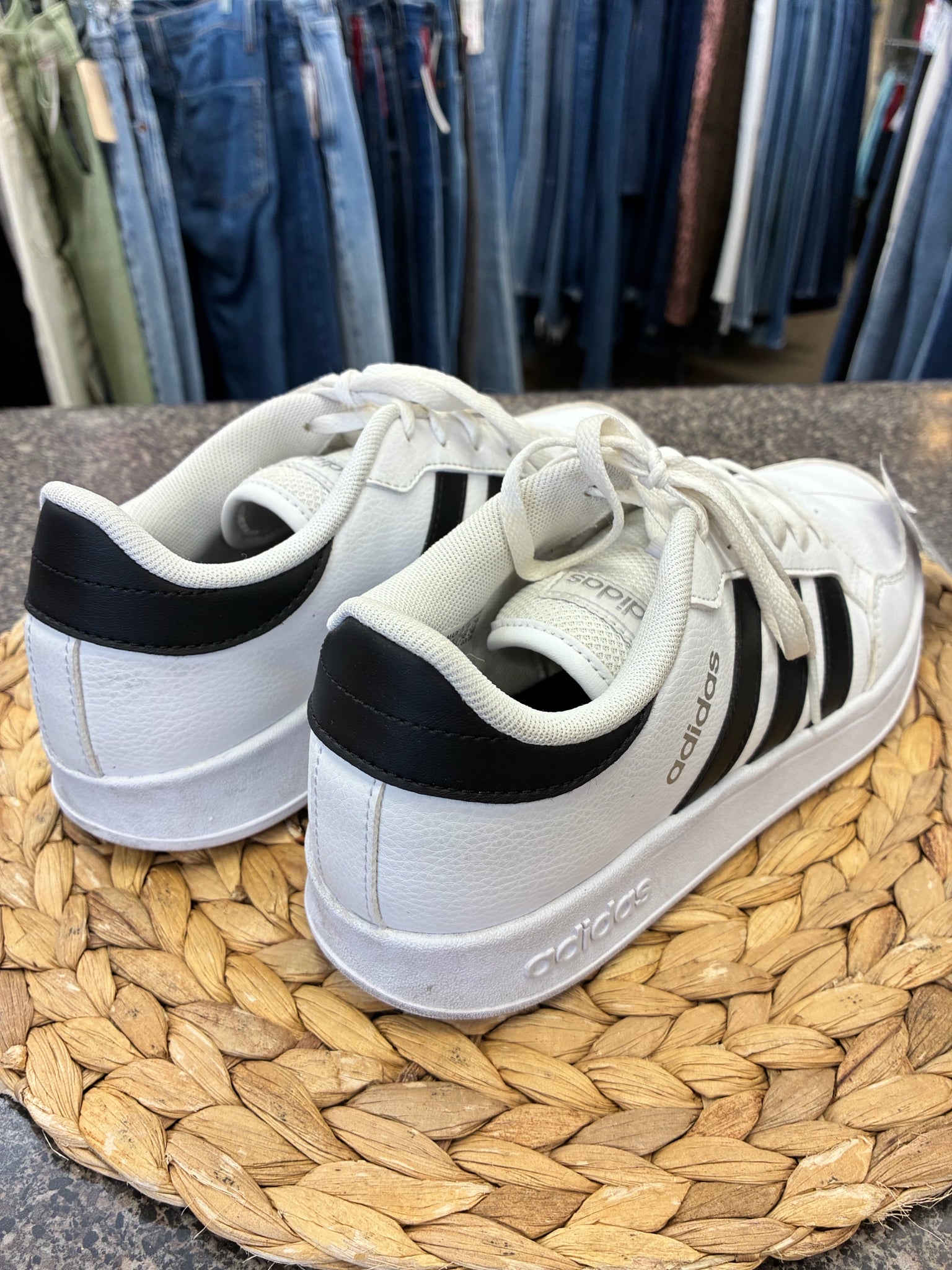 Pre-owned ADIDAS White Black Trim SHOE SIZE 7.5 MENS Designer Sneaker