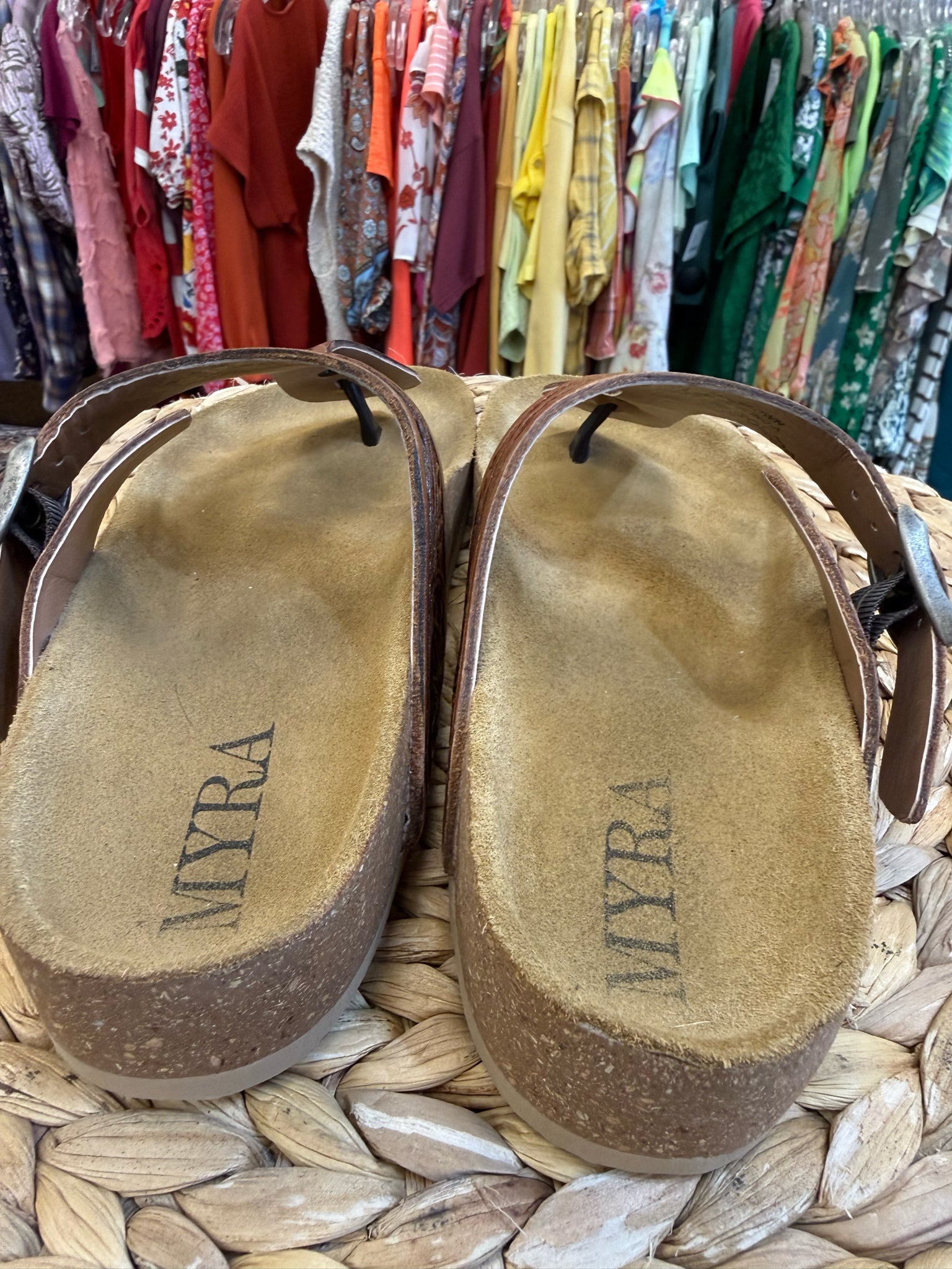 New Without Tag Myra Bag BROWN LEATHER Size 8 Sandal