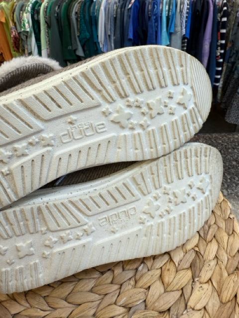Pre-owned HEY DUDE Tan blend Cream Trim Size 6 Shoe