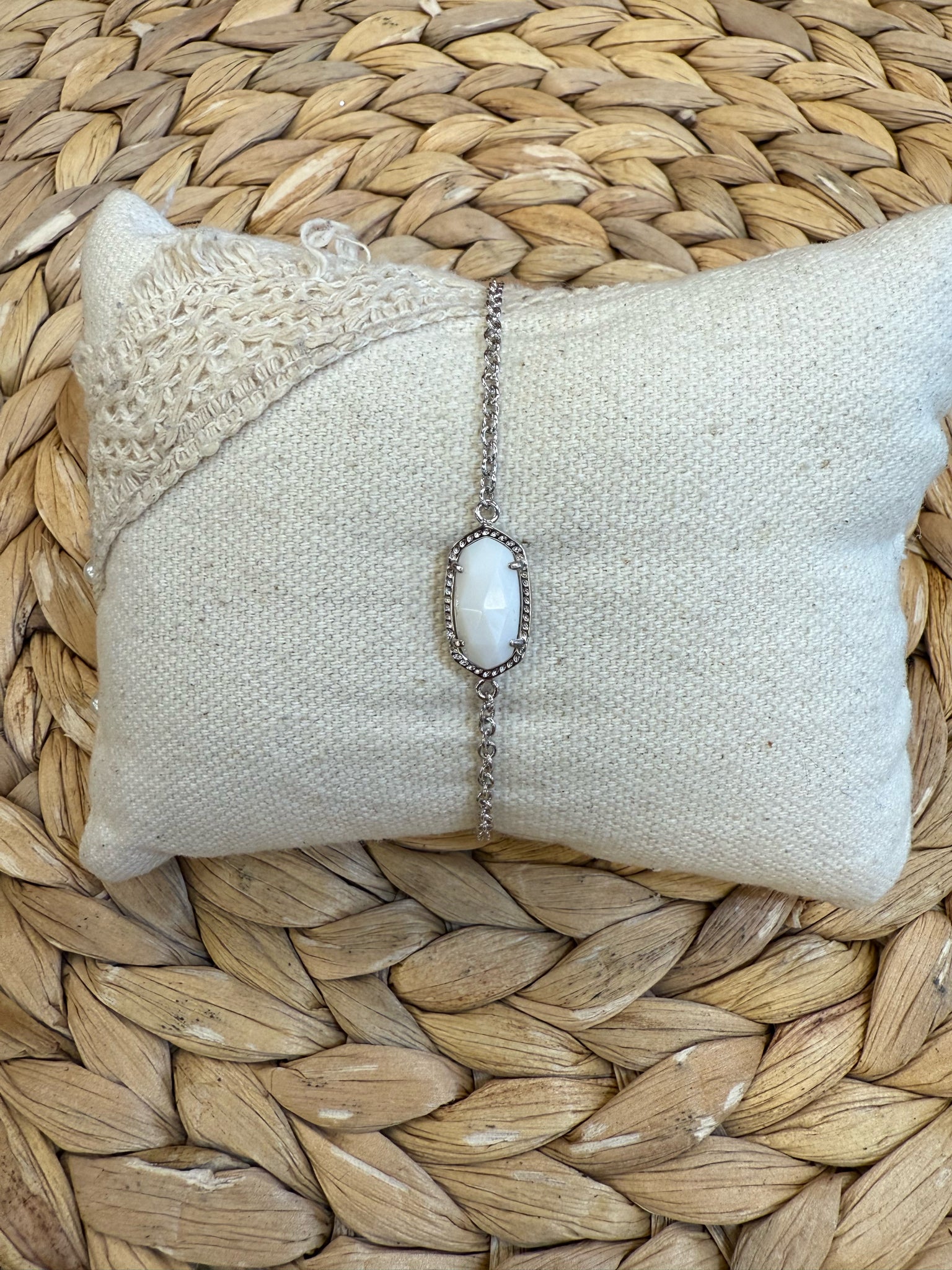 Pre-owned KENDRA SCOTT Silver White Designer Bracelet